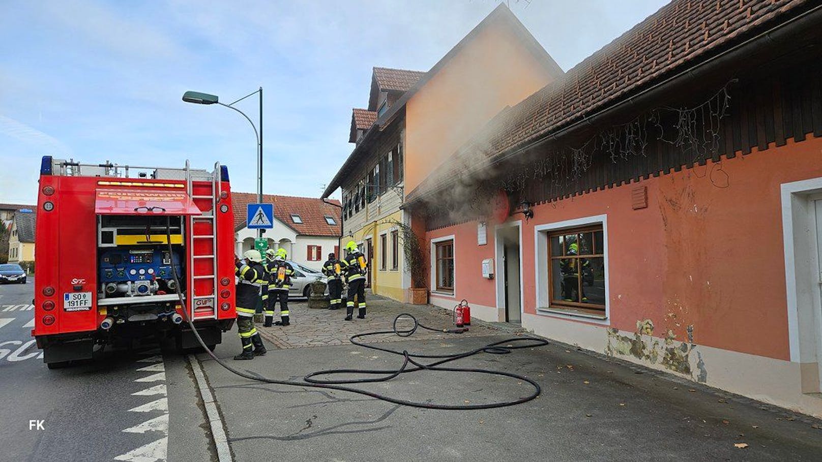 38 Feuerwehrleute löschten den Brand. 