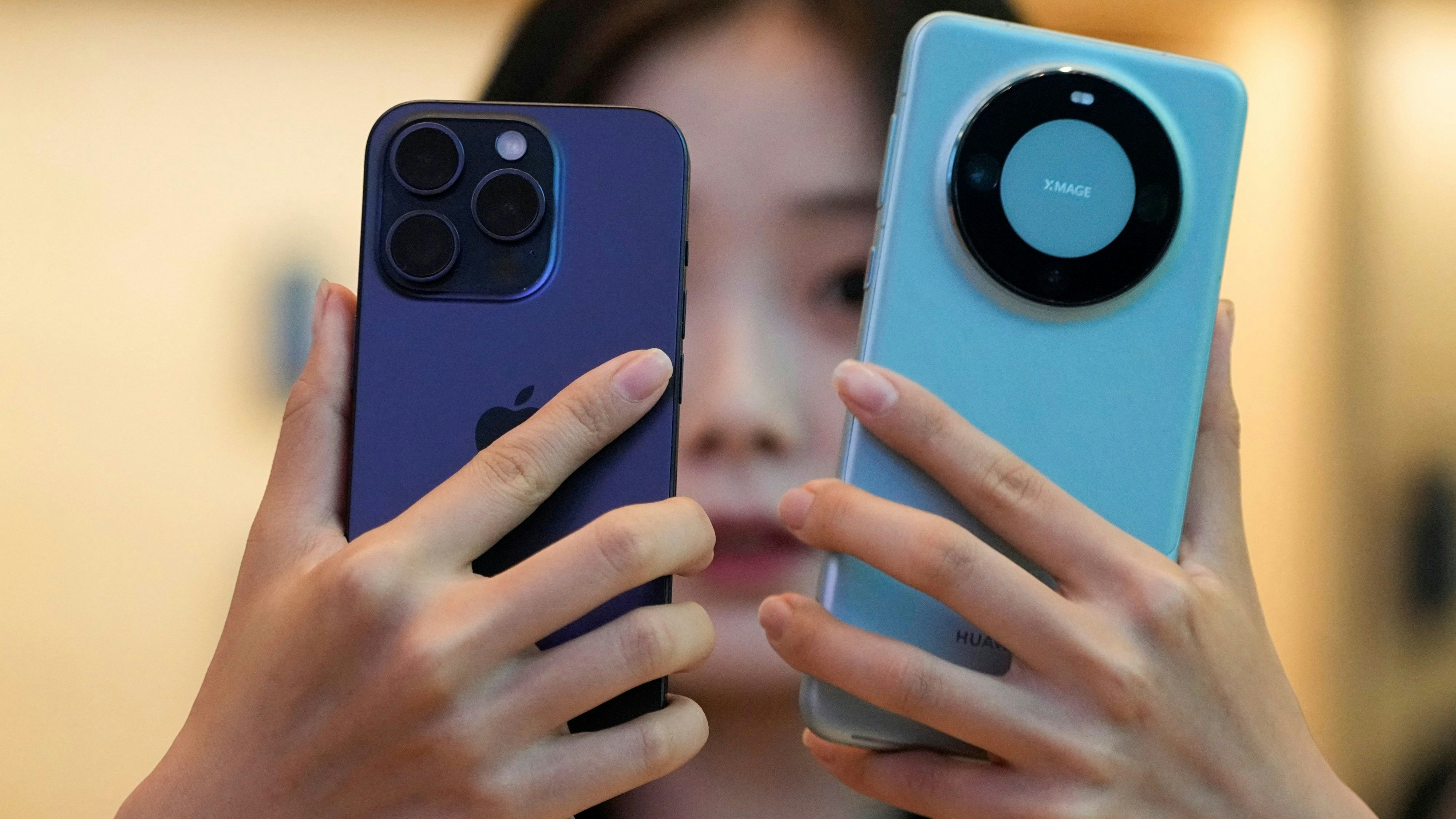 Die Preisvergleichs-Plattform durchblicker hat ausgerechnet, wo du dein neues Handy wie am günstigsten bekommst.