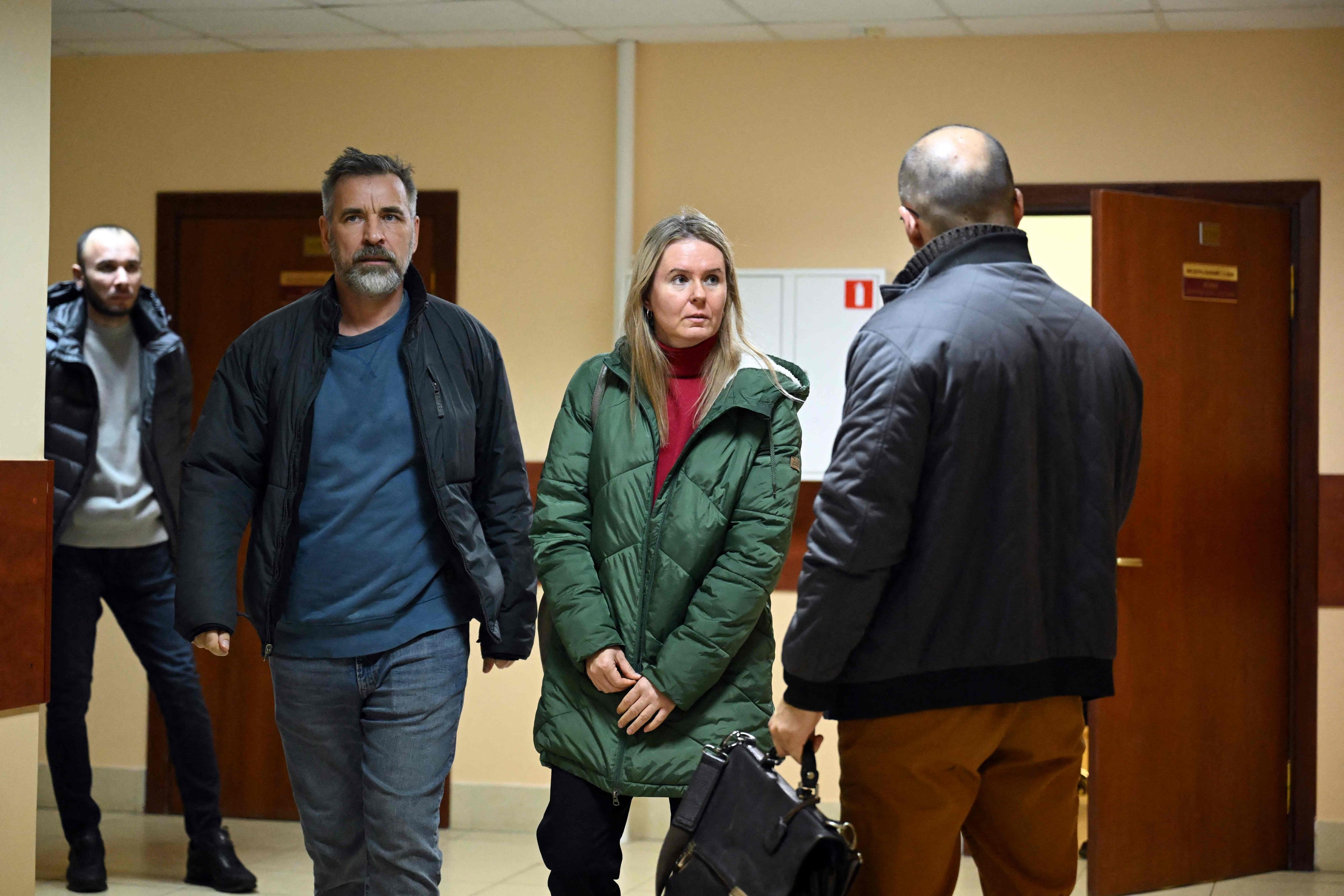 Die Eltern des 18-jährigen Aktivisten bei der Anhörung in Russland nahe Moskau. 