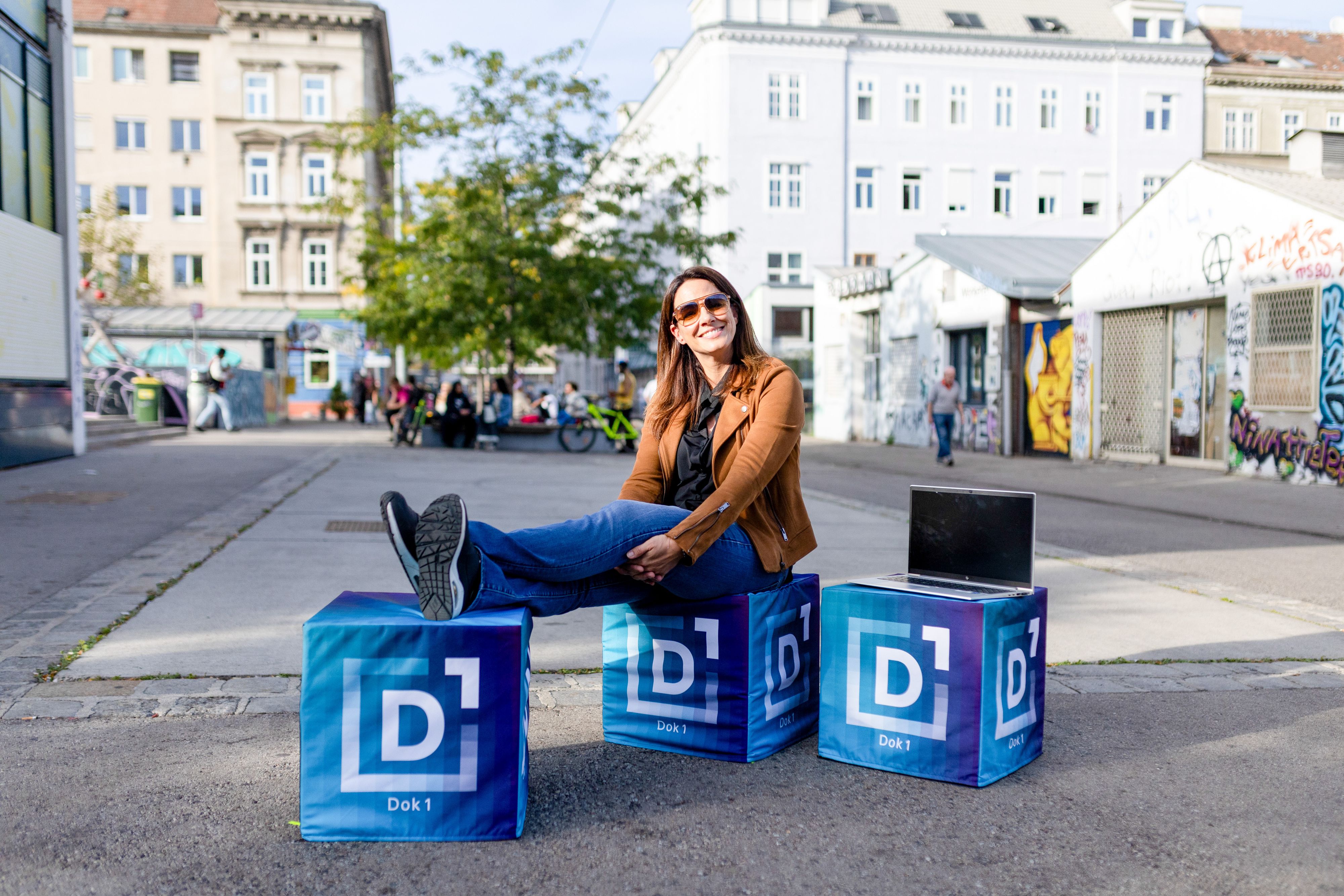 Lisa Gadenstätter lässt bei Mic Corner die Zuschauer offen ihre Meinung sagen.  