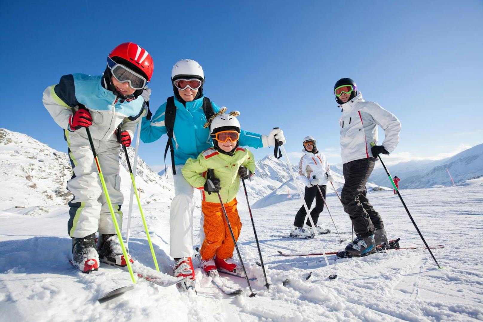 Wer mit Kindern Skifahren gehen will, muss tief in die Tasche greifen.