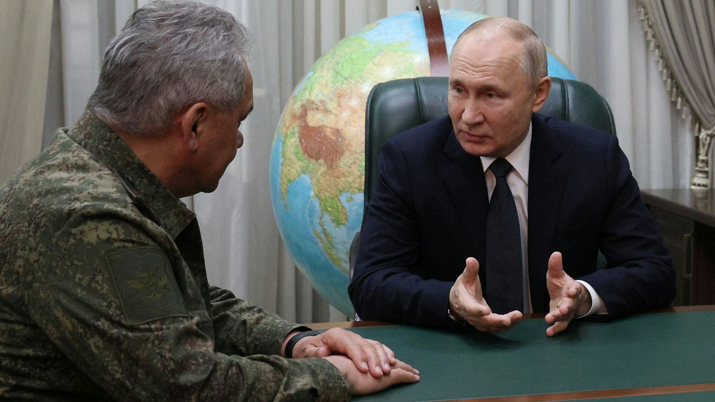 Putin – hier mit seinem Verteidungsminister Shoigu (Archivfoto)