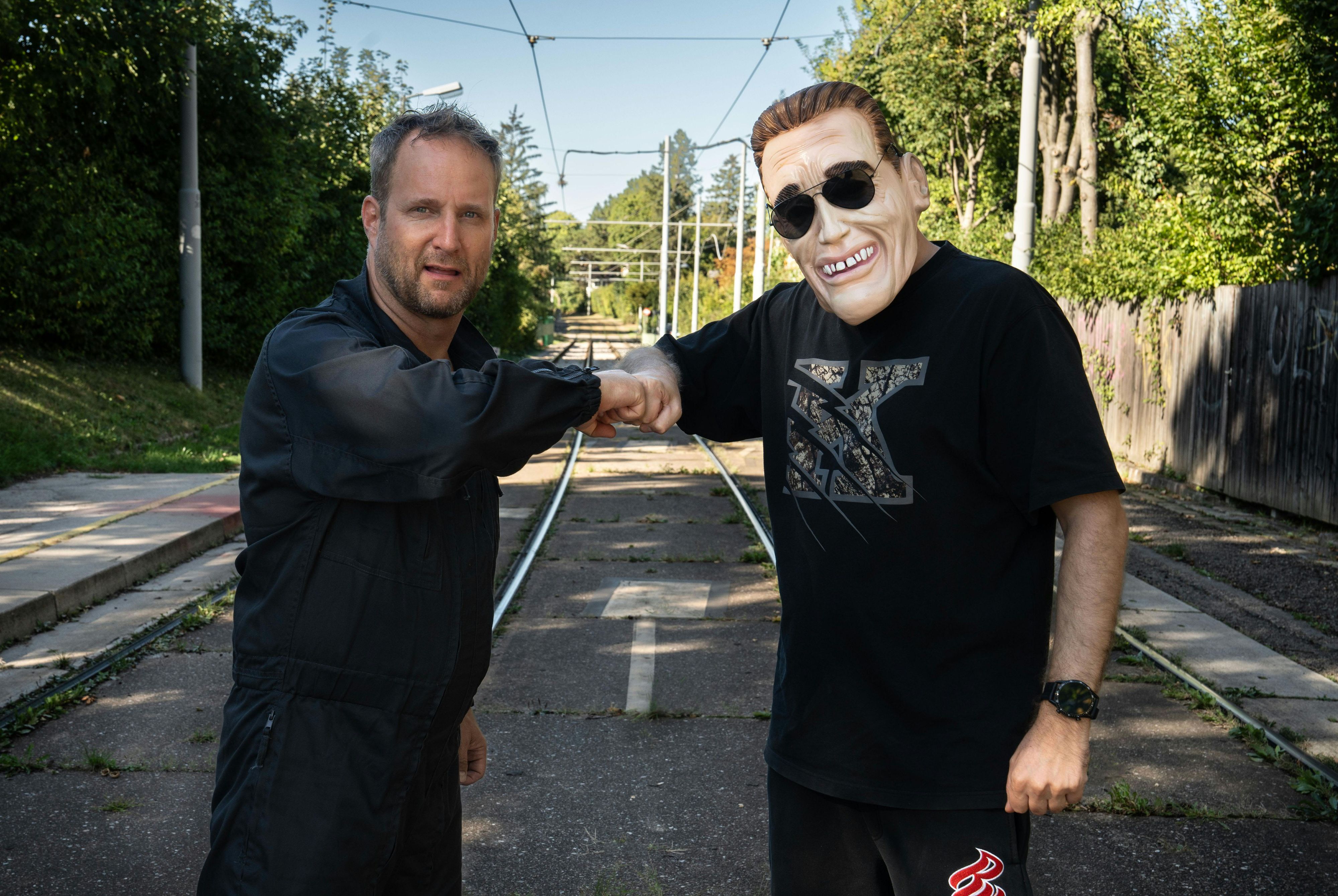 Matthias Strolz (links) gemeinsam mit Entertainment-Partner Kurt Razelli (recht) 