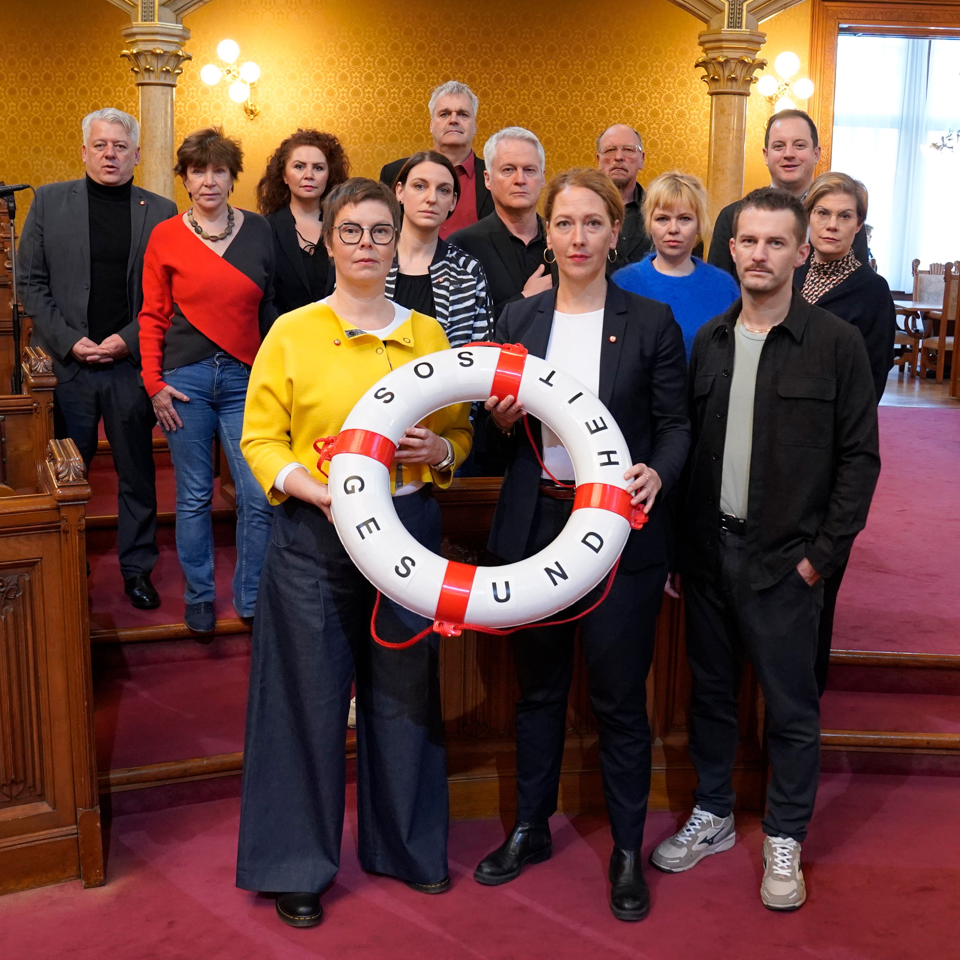 Grünen-Team mit Barbara Huemer, Chefs Judith Pühringer (m.) und Peter Kraus.