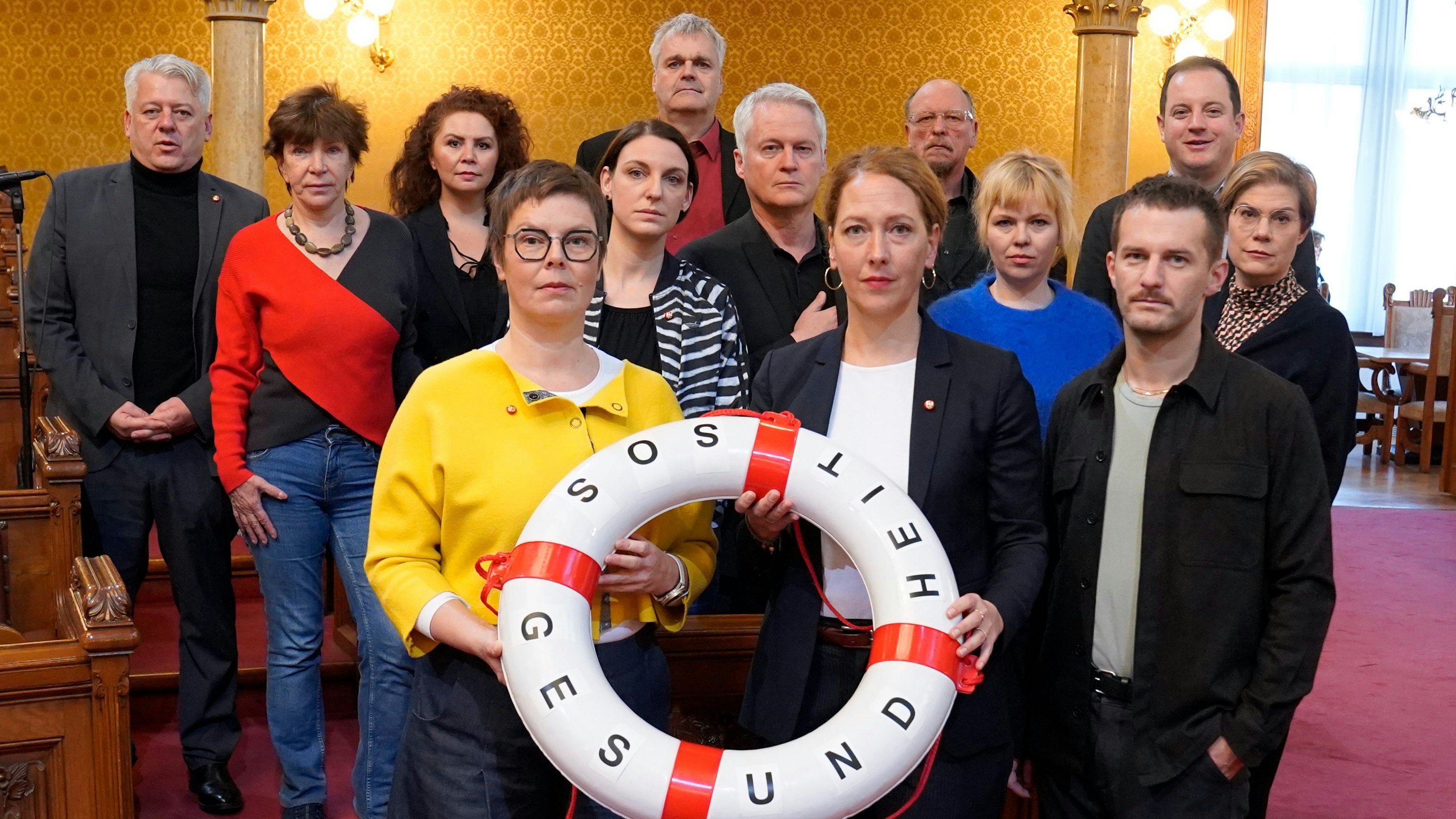Grünen-Team mit Barbara Huemer, Chefs Judith Pühringer (m.) und Peter Kraus.