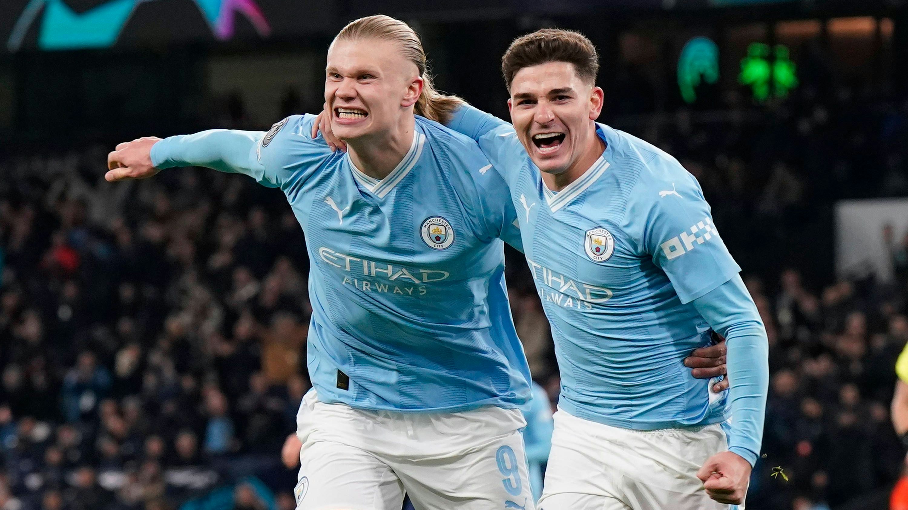 Erling Haaland bejubelte mit Julian Alvarez den Sieg und den Rekord. 