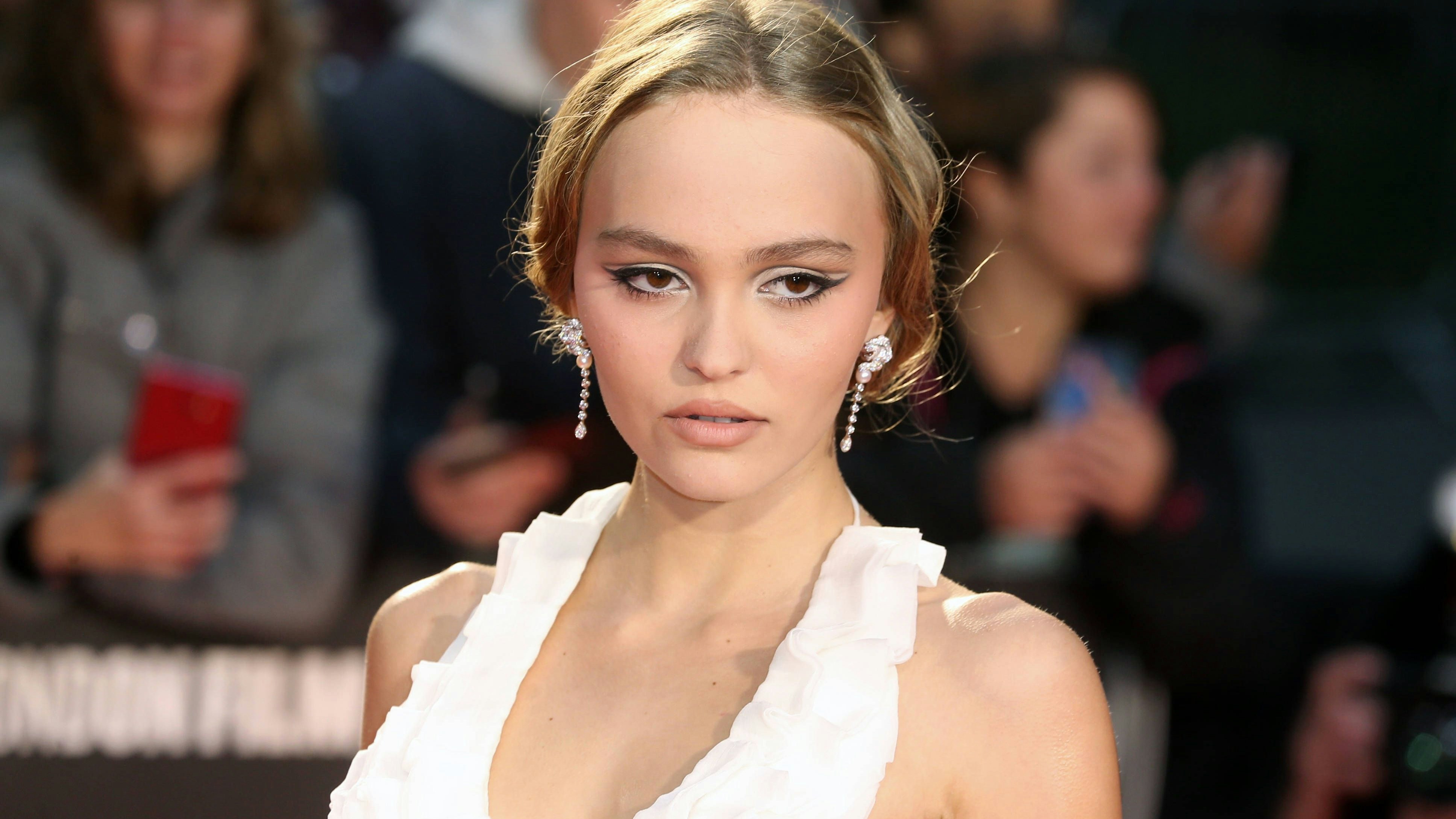 The King UK Premiere in London, UK - 03 Oct 2023 Lily-Rose Depp attends The King UK Premiere during the 63rd BFI London Film Festival at Odeon Luxe Leicester Square in London. London United Kingdom NOxUSExINxGERMANY PUBLICATIONxINxALGxARGxAUTxBRNxBRAxCANxCHIxCHNxCOLxECUxEGYxGRExINDxIRIxIRQxISRxJORxKUWxLIBxLBAxMLTxMEXxMARxOMAxPERxQATxKSAxSUIxSYRxTUNxTURxUAExUKxVENxYEMxONLY Copyright: xSOPAxImagesx Editorial use only sipausa_49369274