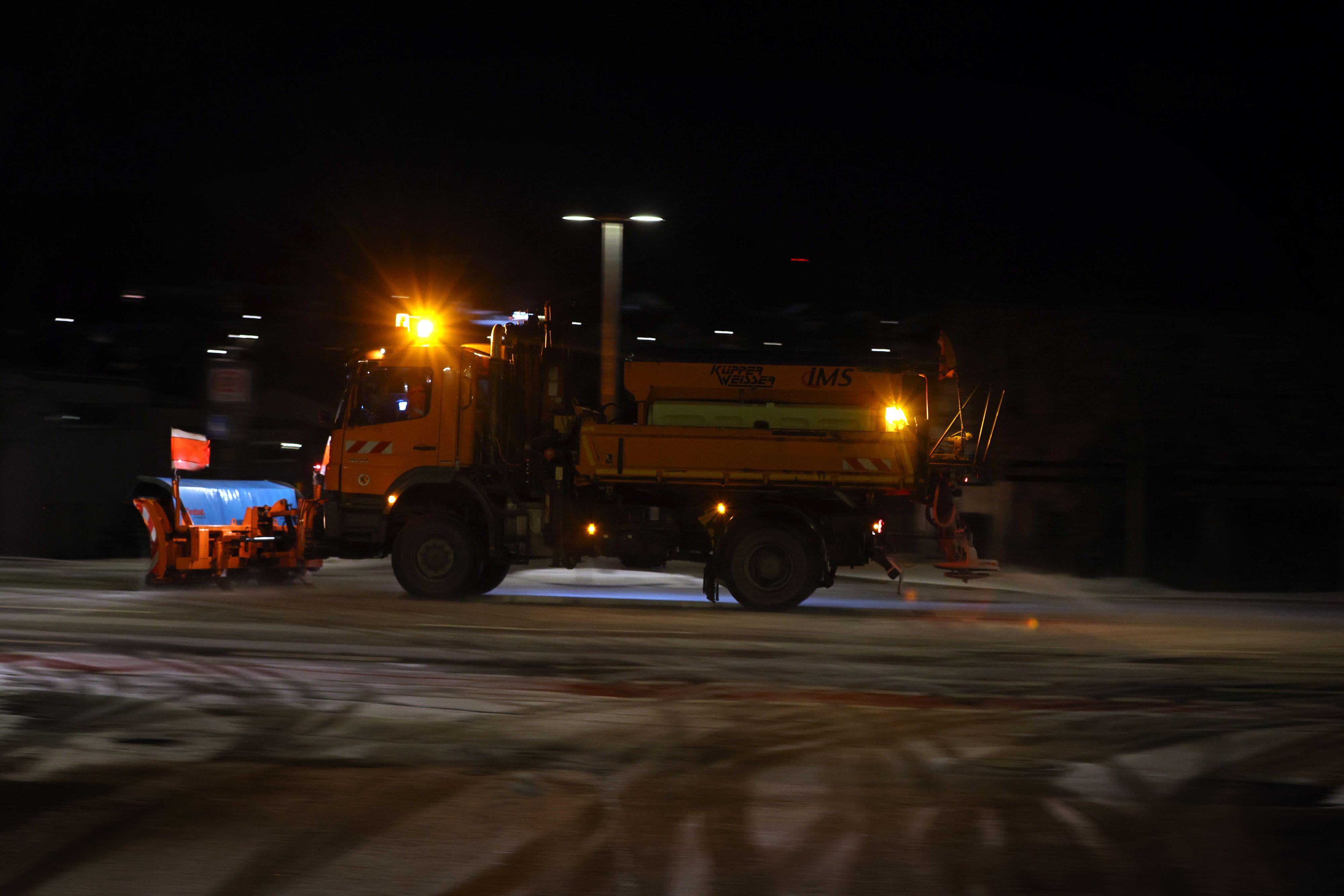 Der Winterdienst steht im Dauereinsatz.