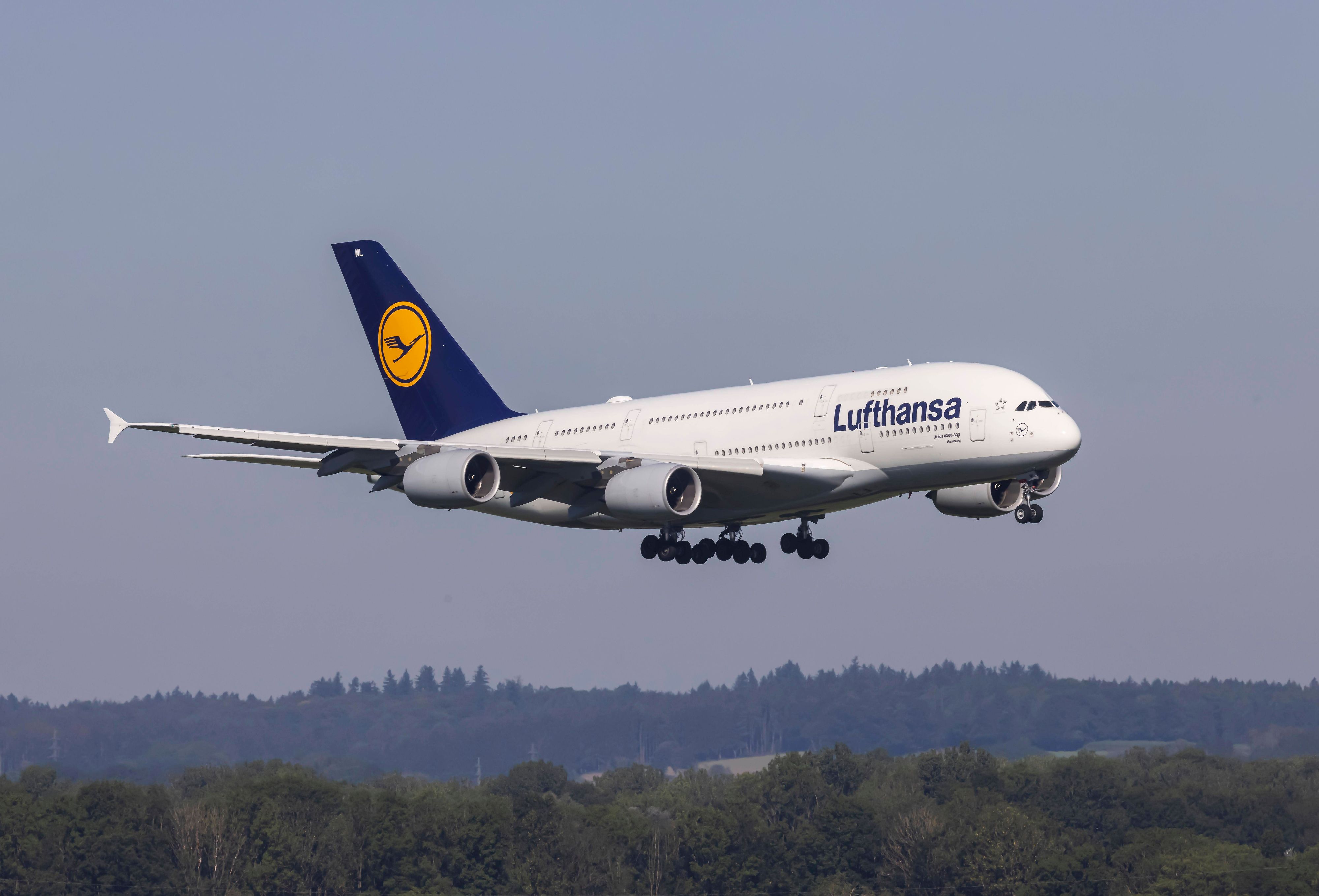 An Bord einer A380 der Lufthansa kam es zu dramatischen Szenen. (Symbobild)