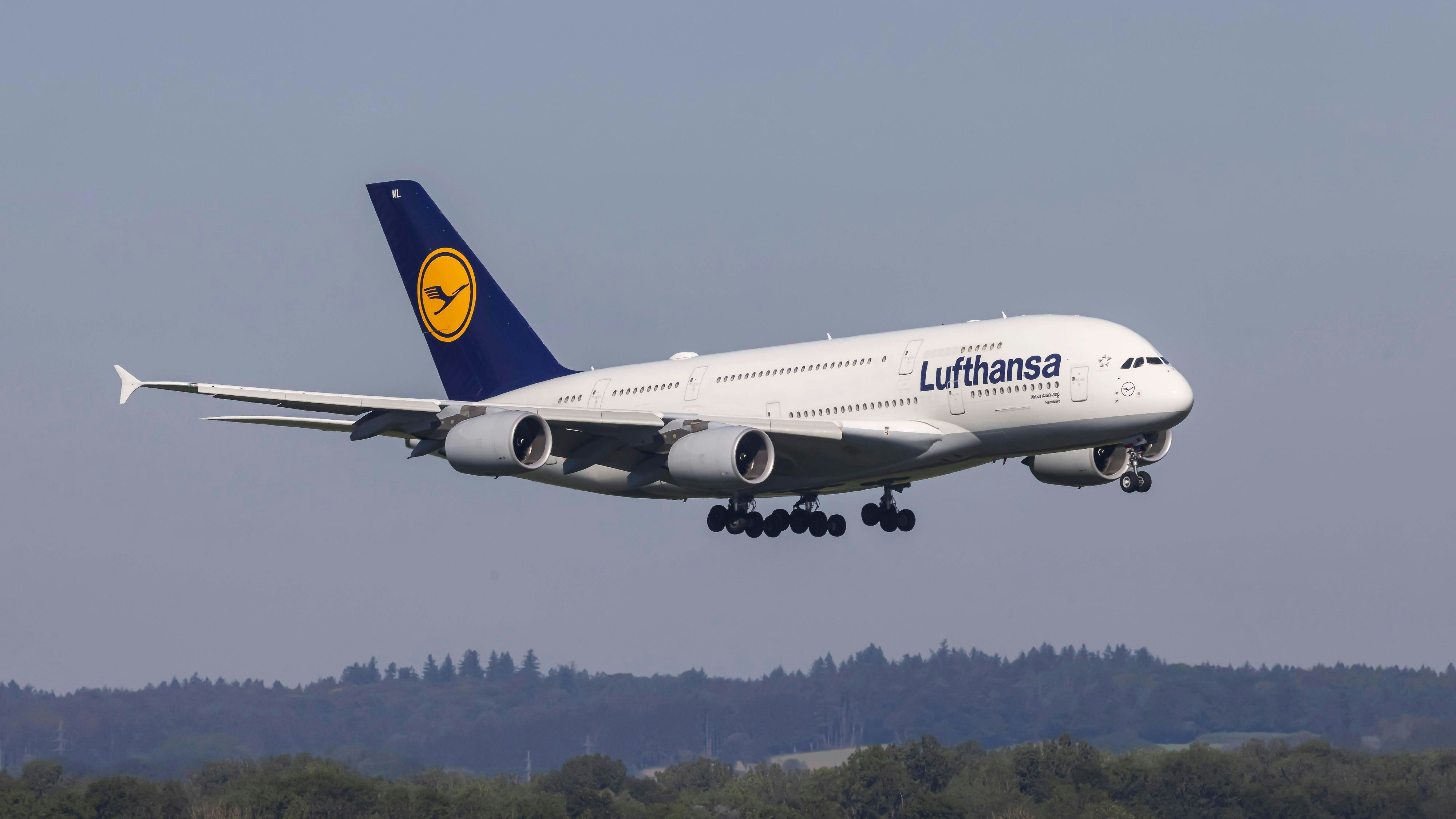 An Bord einer A380 der Lufthansa kam es zu dramatischen Szenen. (Symbobild)