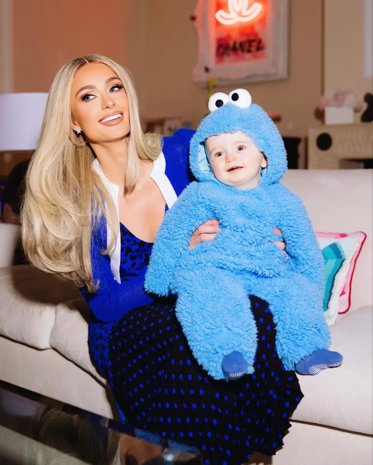 Paris Hilton musste sich abermals zu bösen Kommentaren über ihren Sohn äußern.