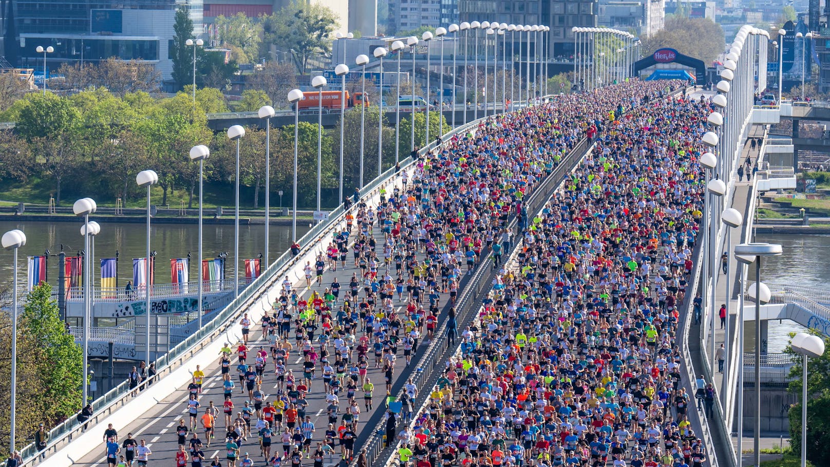 April: Am 21. April geht es beim Wien-Marathon über 42,195 Kilometer zur Sache.