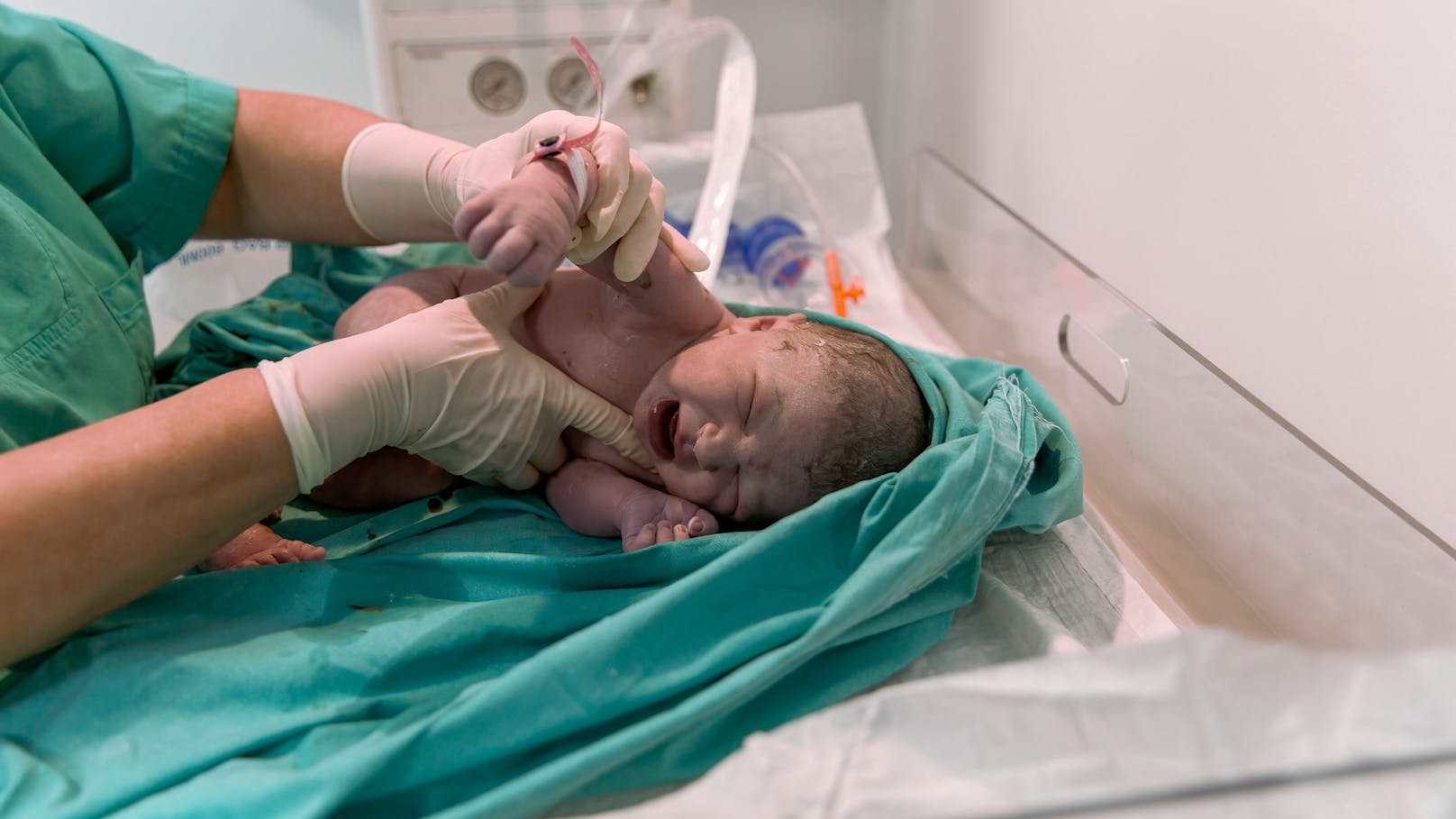 Baby bekam "Benzos": Eltern klagen nun Spital