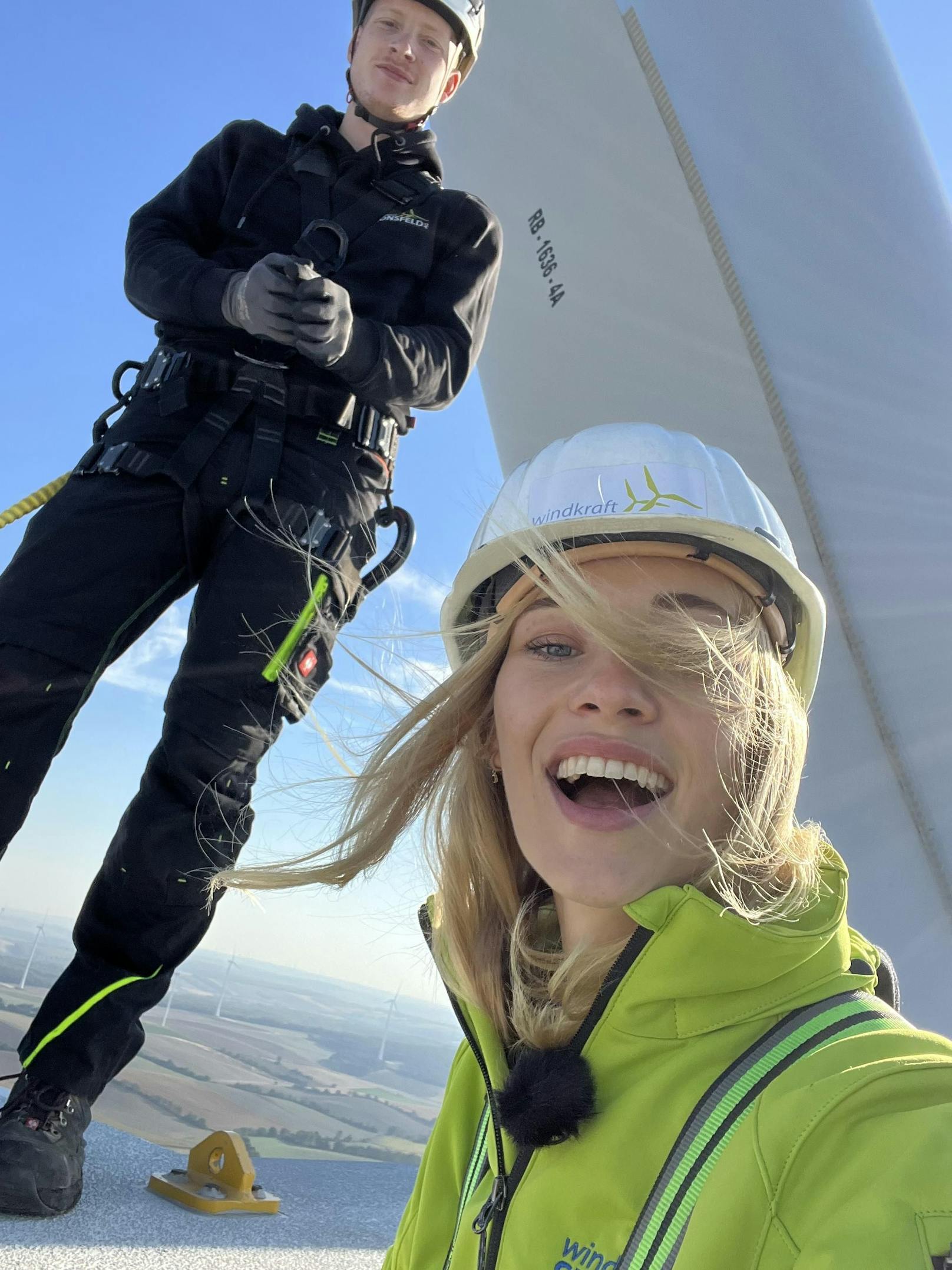 Huber ist jetzt offiziell "Windfluencerin" und macht in einer Social Media Kampagne ... 