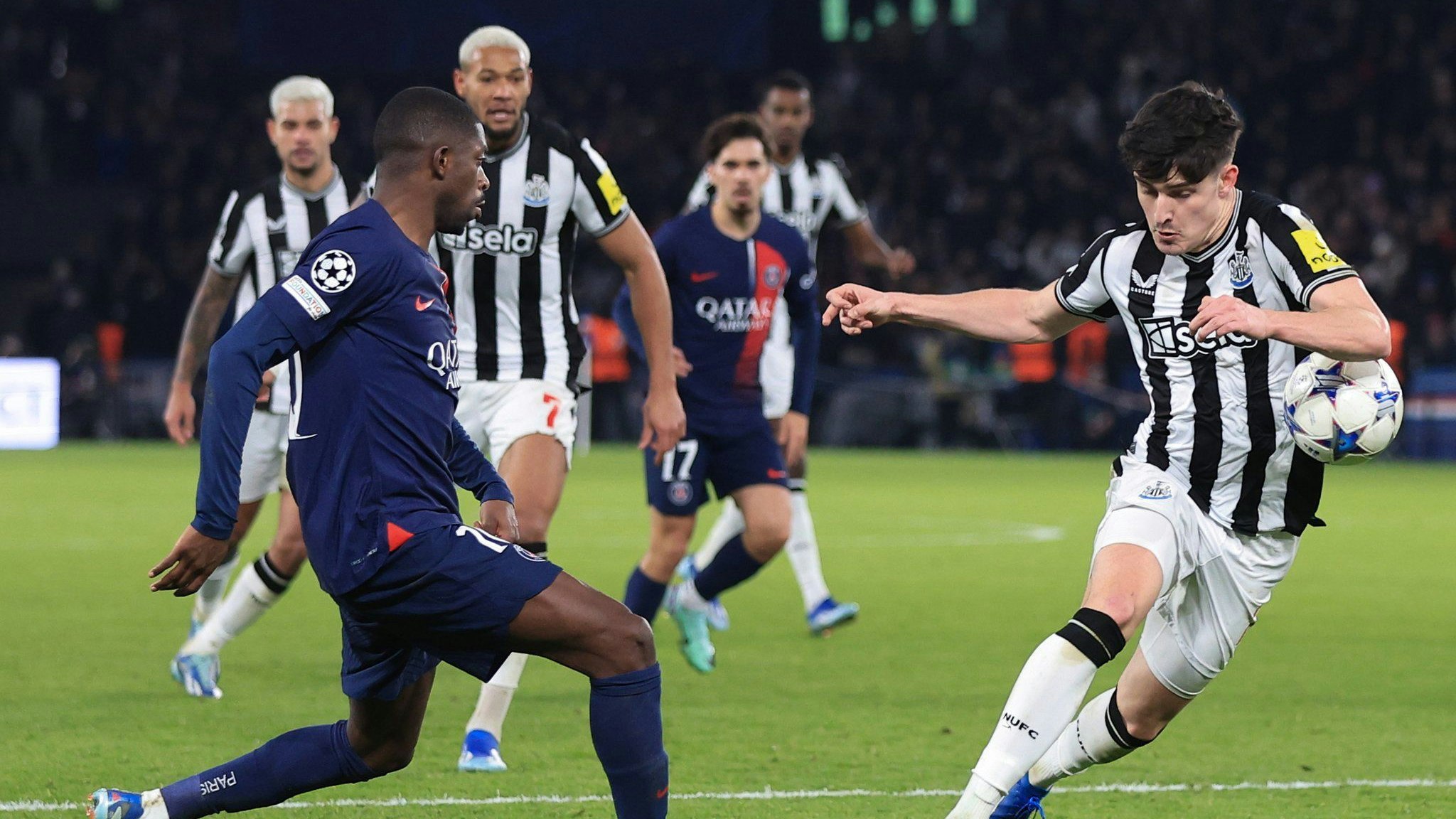 Ganz England schäumt nach der Elfmeter-Entscheidung gegen Newcastle United. 