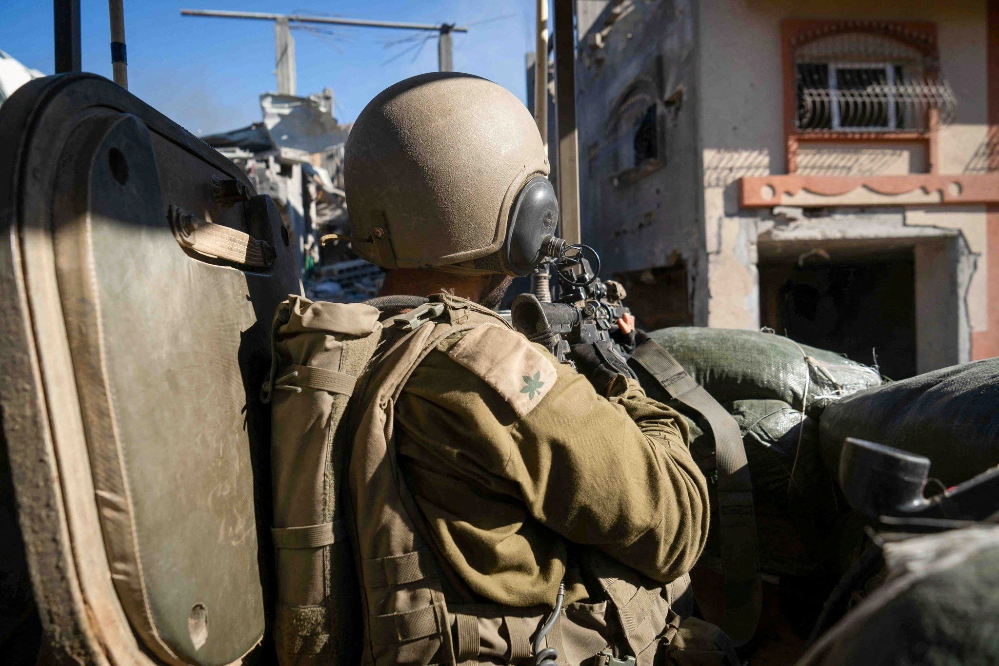 Ein israelischer Soldat operiert im Gazastreifen. Das Foto wurde von den israelischen Streitkräften zur Verfügung gestellt. 