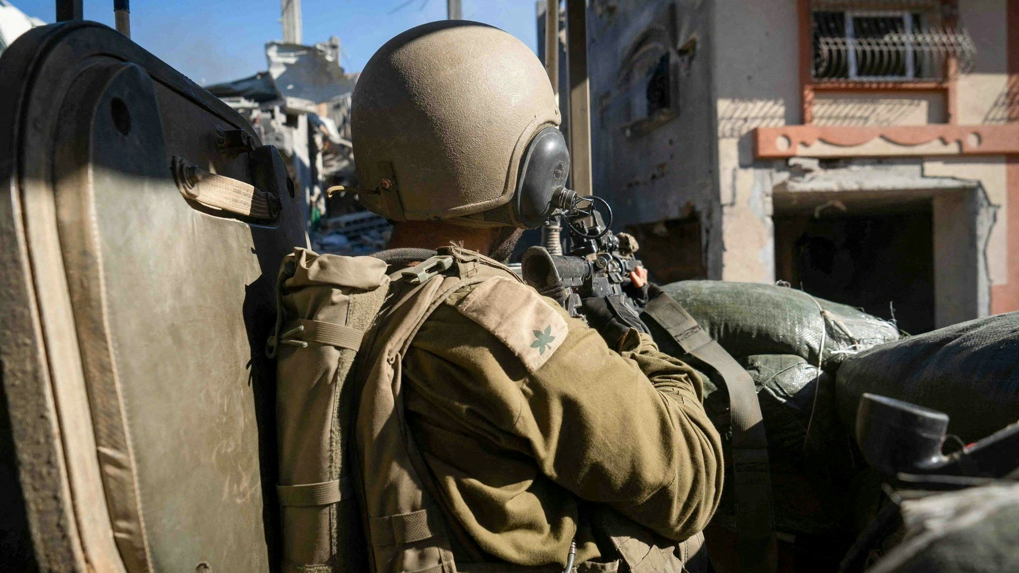 Ein israelischer Soldat operiert im Gazastreifen. Das Foto wurde von den israelischen Streitkräften zur Verfügung gestellt. 