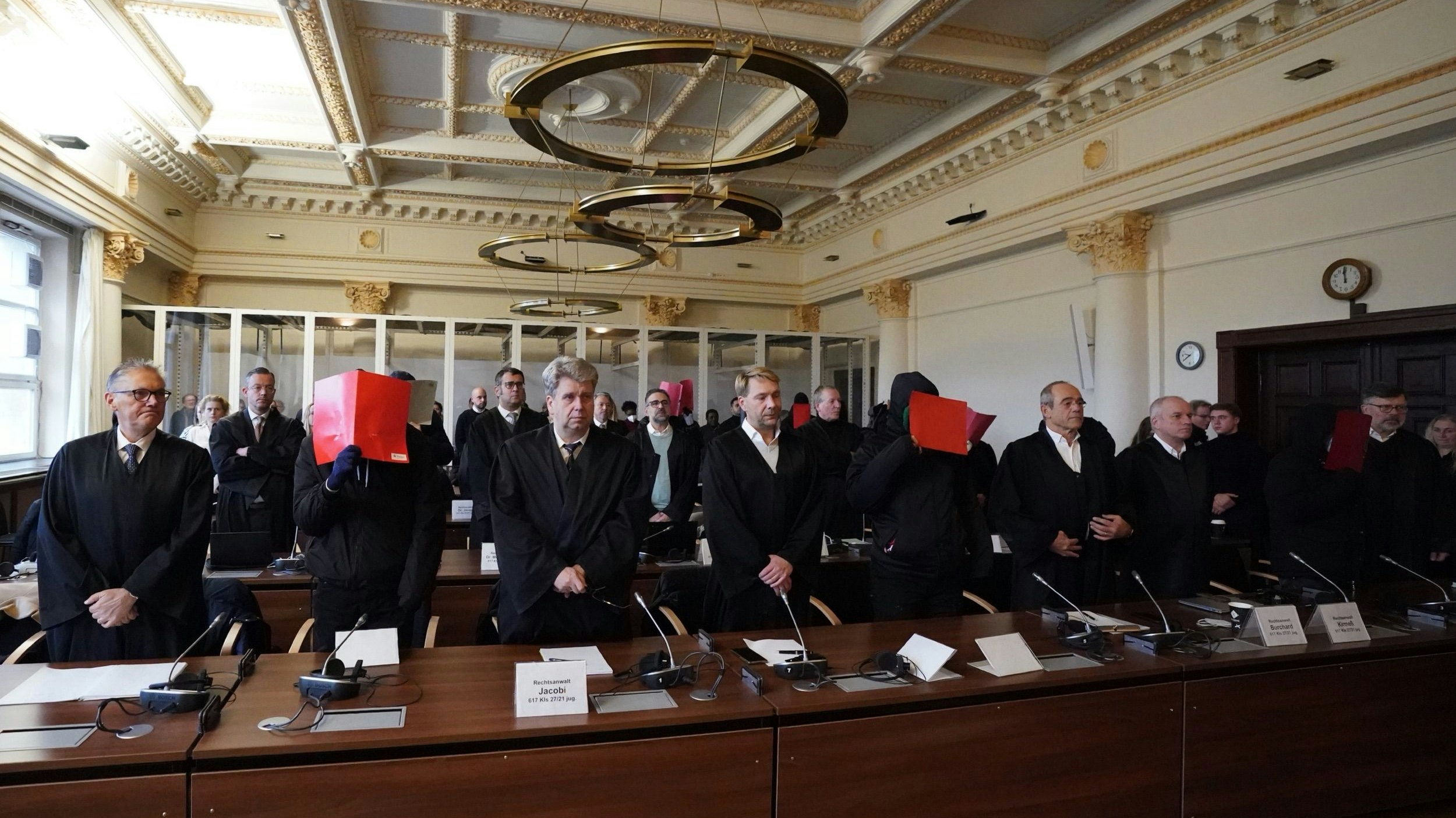 Nun mussten sich die Angeklagten einem Gerichtsverfahren stellen.