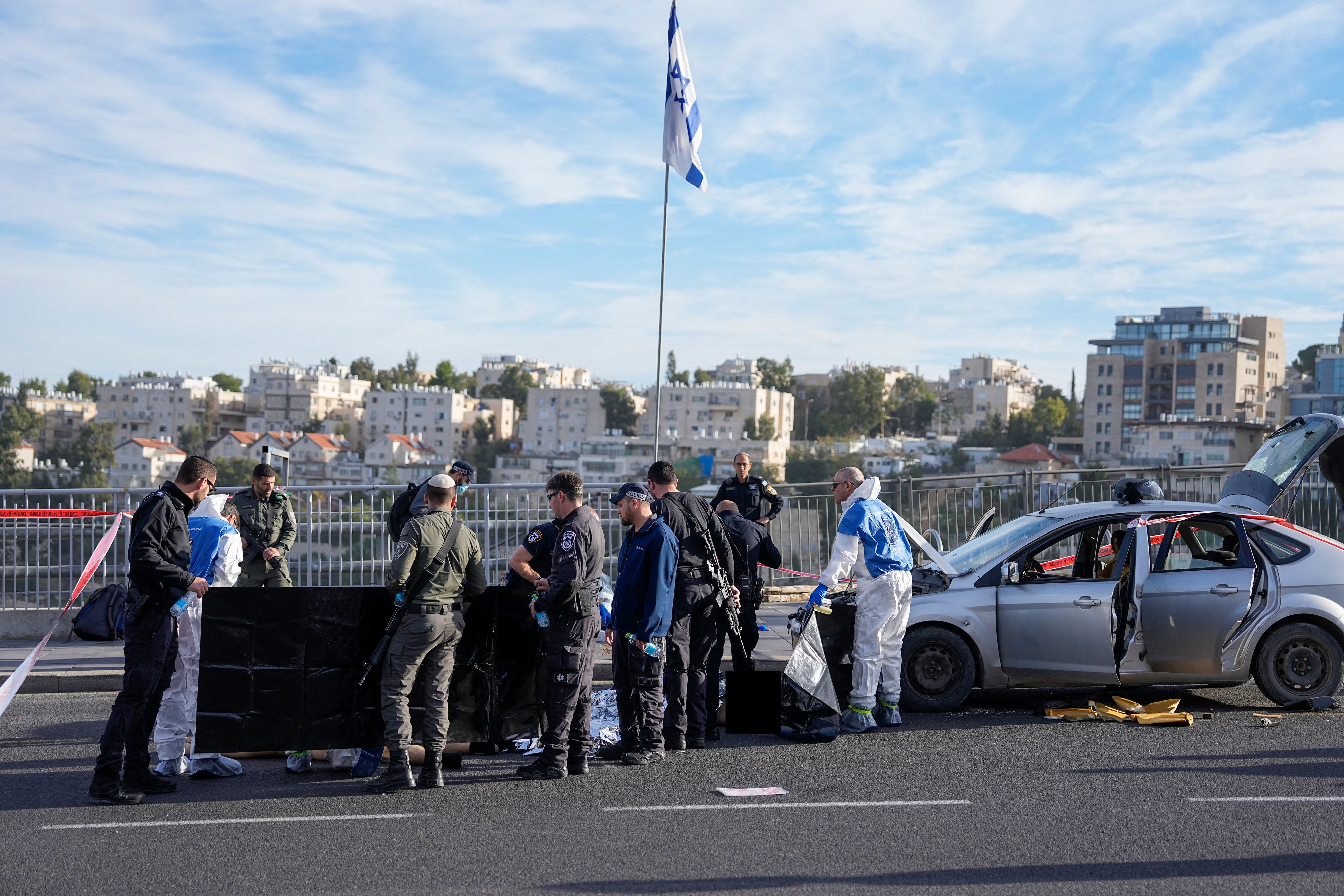 Am Donnerstag (30.11.2023) wurden bei einem Schusswechsel in Jerusalem drei Personen getötet – eine Israelin und die zwei mutmaßlichen Angreifer, laut Israel Palästinenser. 