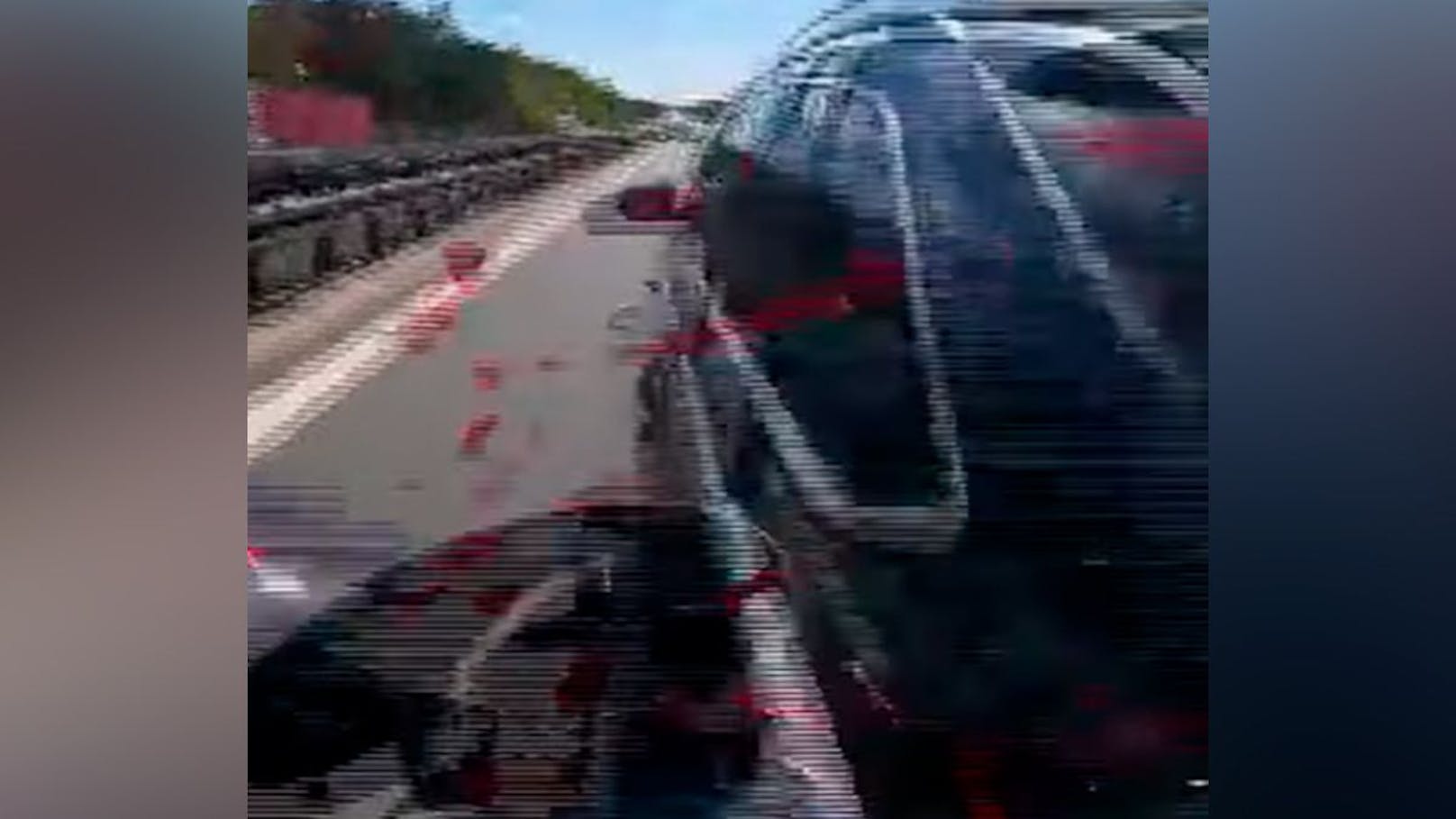 Polizei zeigt Motorrad-Crash mit 299 km/h