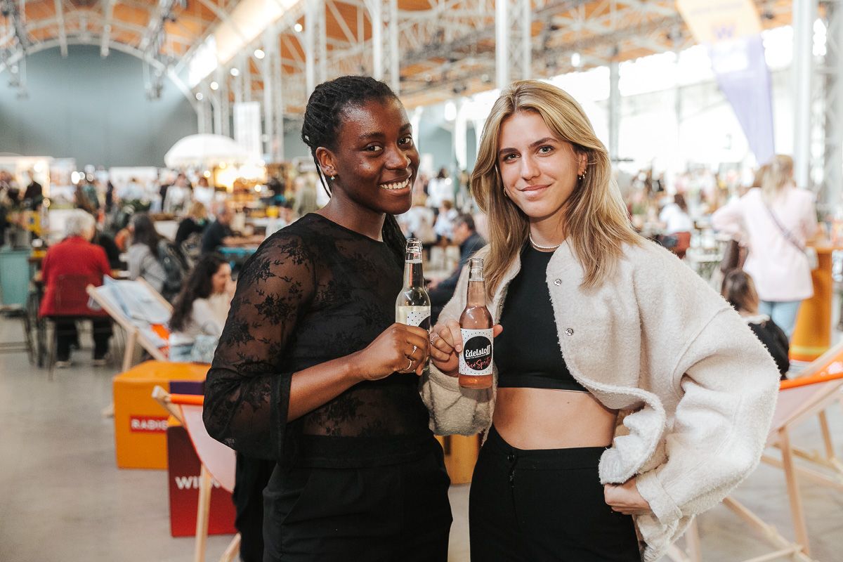 Beim Edelstoff-Markt gibt's Tausende Geschenkideen für Christkinder und Weihnachtsmänner.