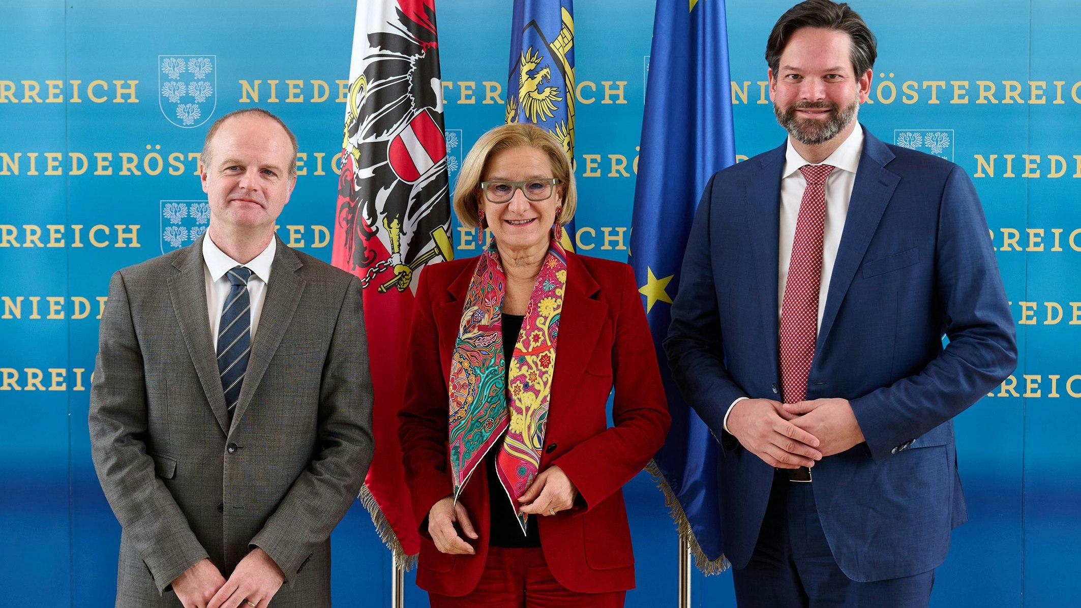 VRE-Präsident Albert Castellanos Maduell, Landeshauptfrau Johanna Mikl-Leitner Europaabgeordnete und VRE-Vizepräsident Lukas Mandl