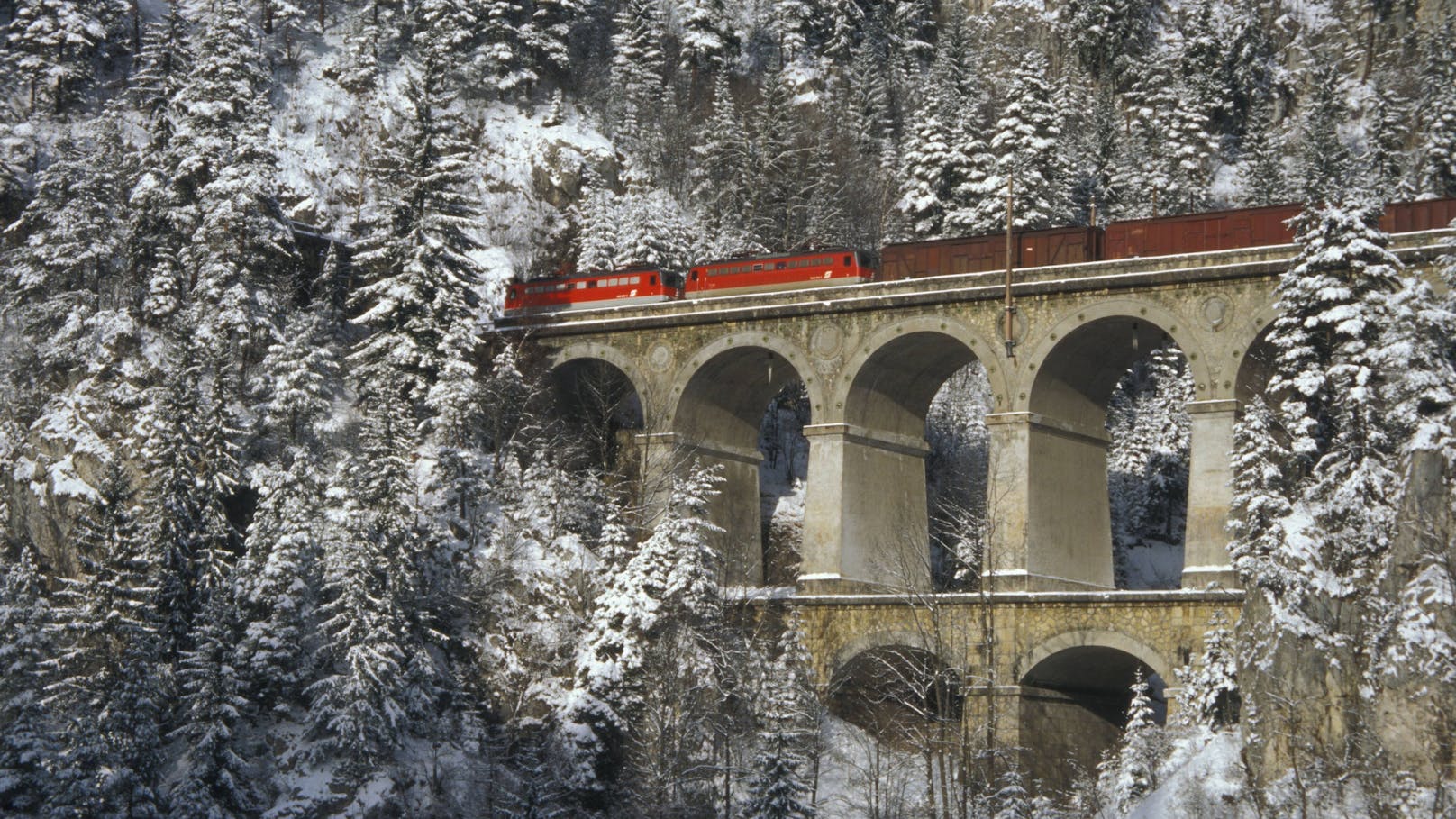 Viadukt der Semmeringbahn bei Winterwetter. Archivbild.