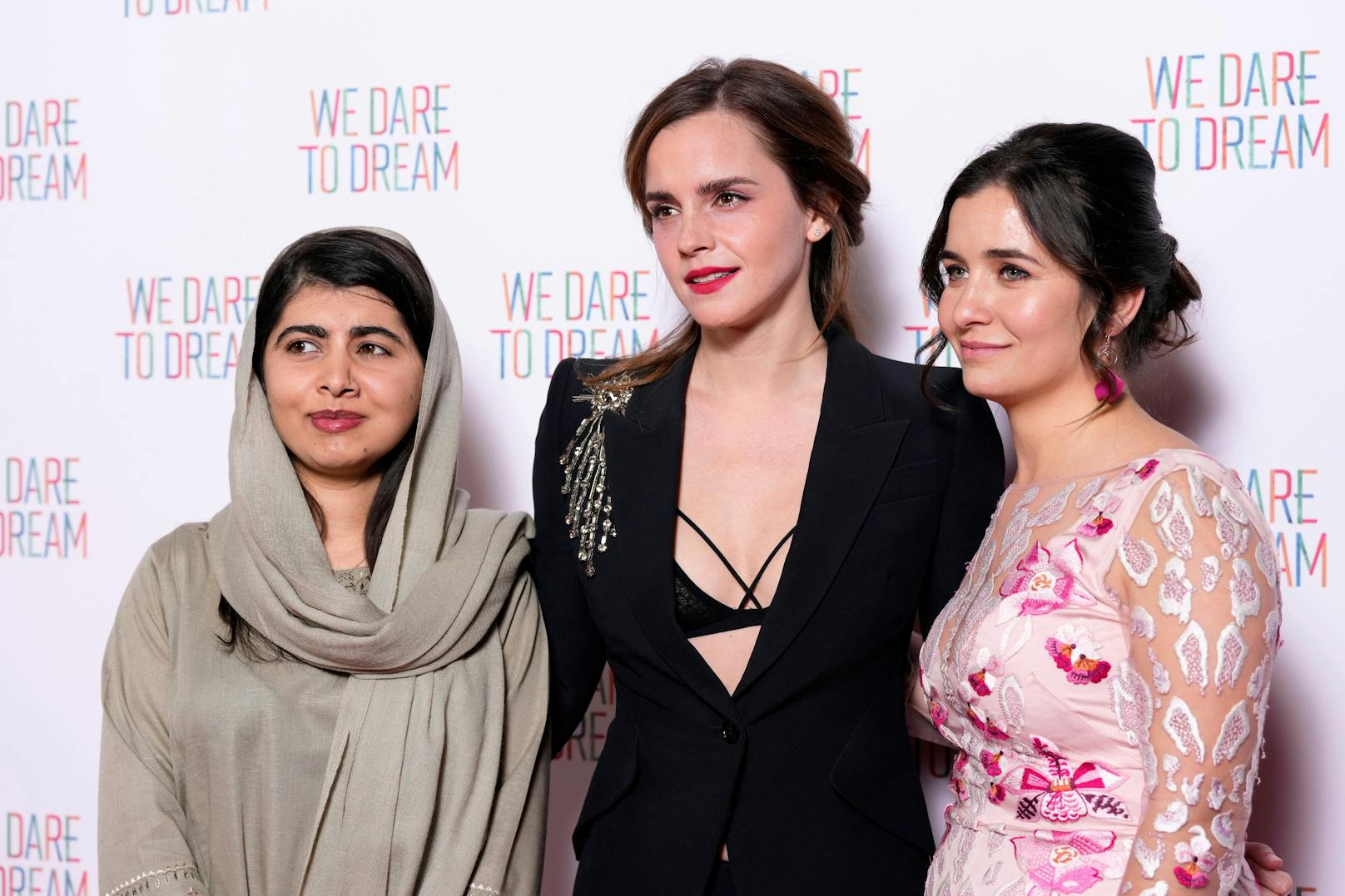 Malala Yousafzai, Emma Watson und Regisseurin Waad Al-Kateab (v.l.) bei der Premiere des Films "We Dare To Dream" in London.
