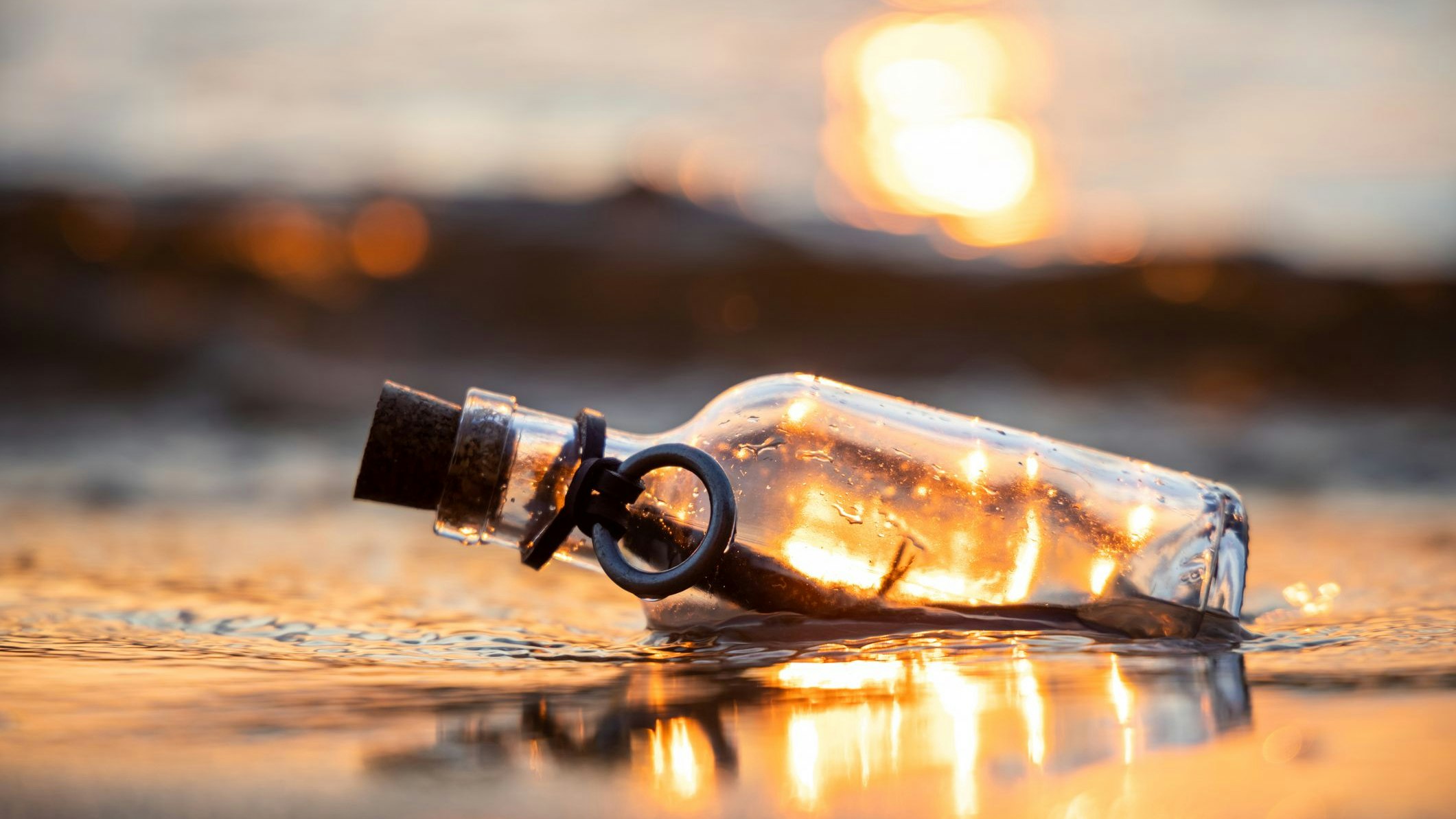 Immer wieder werden an US-Stränden mysteriöse Flaschen angespült.