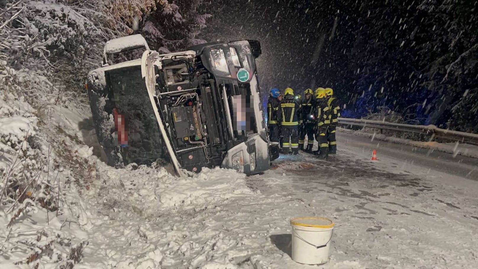 ... wurde der Lenker nicht verletzt, das Fahrzeug allerdings schwer beschädigt. 