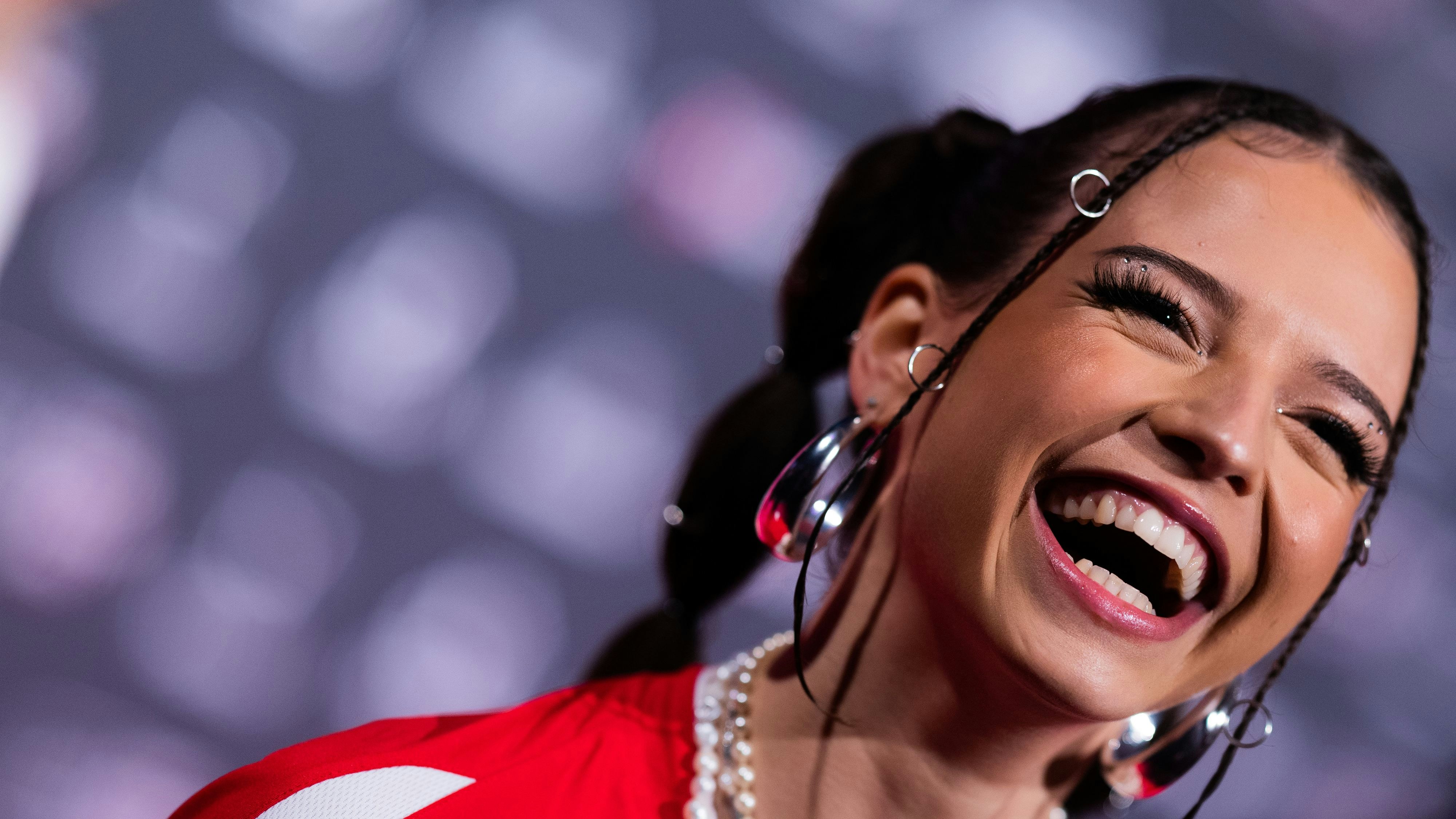 Download von www.picturedesk.com am 01.12.2023 (13:21).  08 December 2022, North Rhine-Westphalia, Bochum: Nina Chuba, singer and actress, walks the red carpet to the 1Live Krone awards ceremony in the Jahrhunderthalle. The music prize is awarded in a total of eight categories. The winners of what Germany's biggest radio award claims to be were determined in an online vote by radio listeners until December 7. Photo: Rolf Vennenbernd/dpa - 20221208_PD7827 - Rechteinfo: Rights Managed (RM)