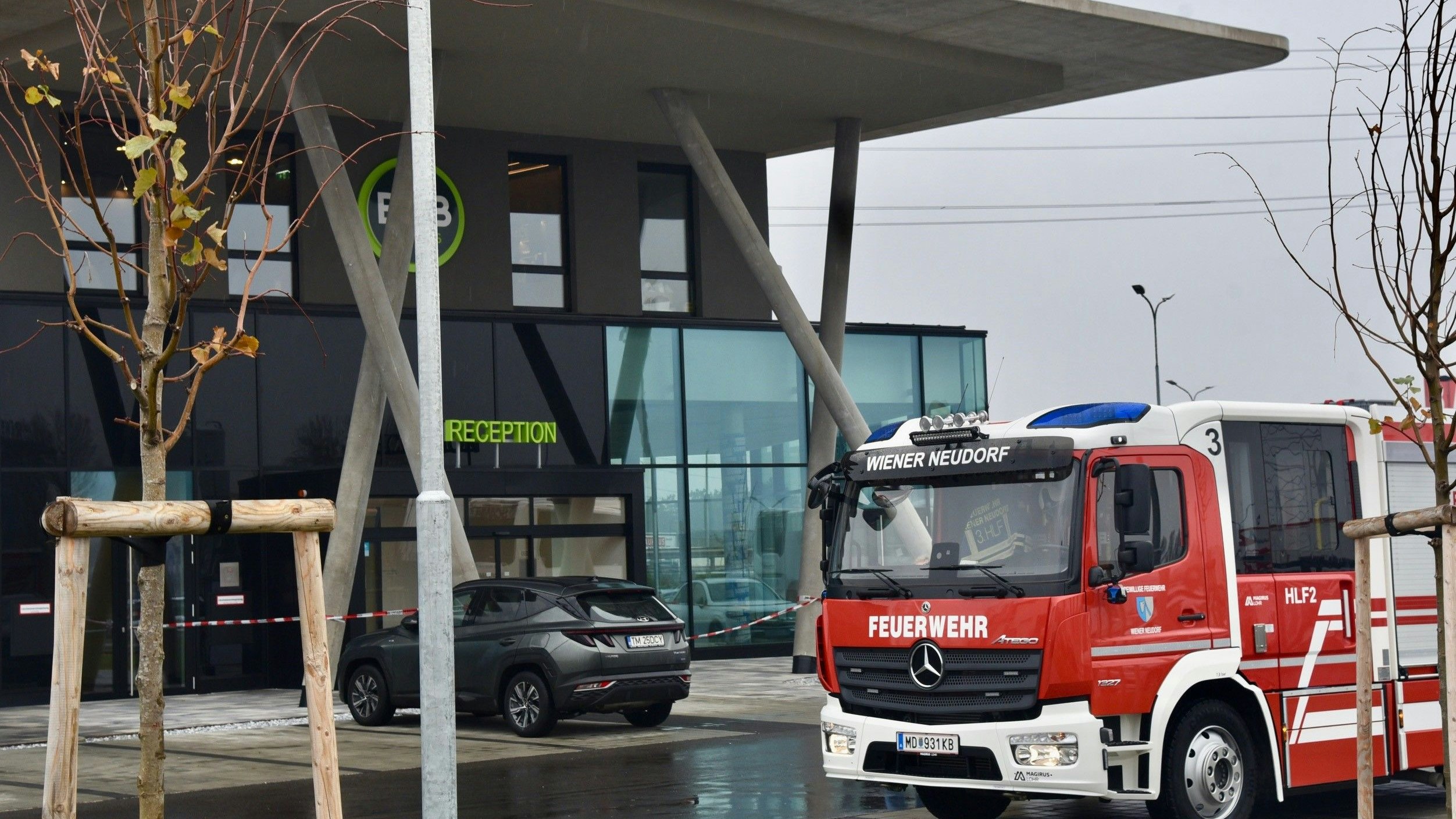 Der Bub lag Freitagfrüh leblos vor dem Quartier in Wiener Neudorf.