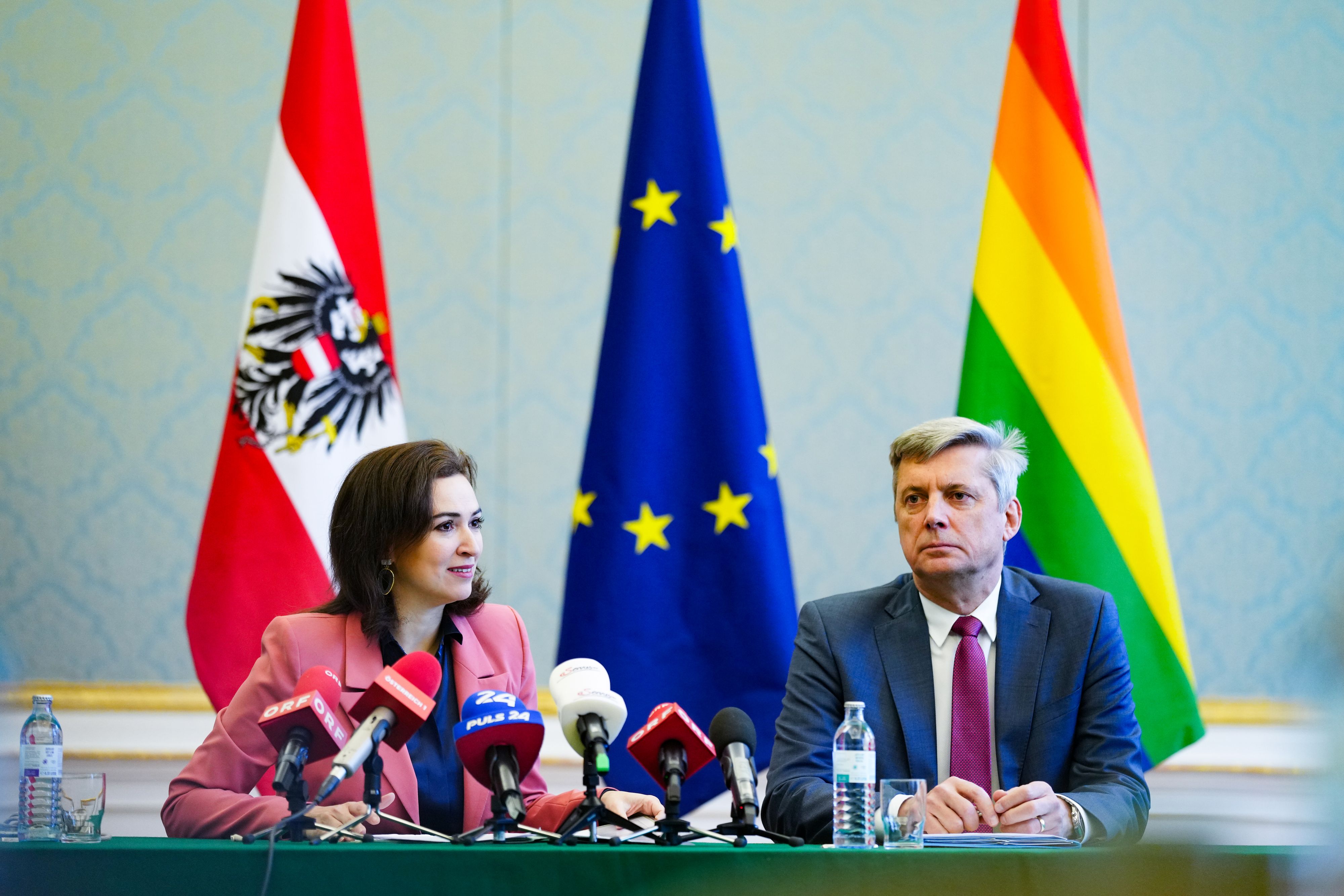 Justizministerin Alma Zadic (Grüne) stellte am Freitag Martin Kreutner als Leiter der Untersuchungskommission in der Causa Pilnacek vor. 