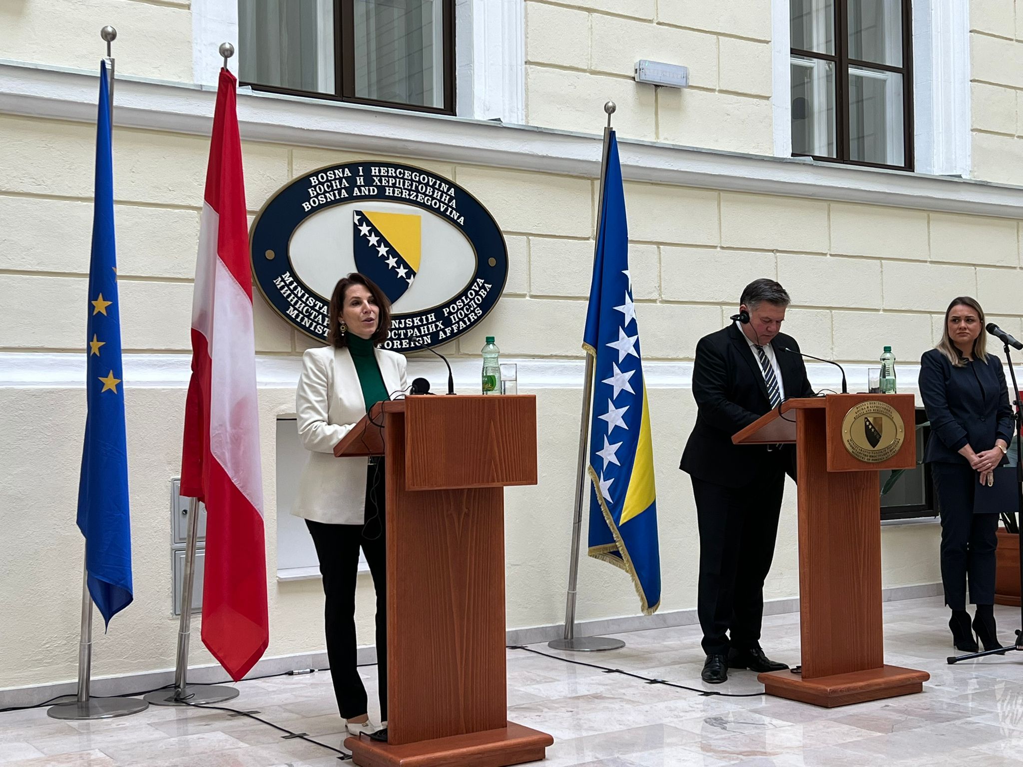 EU-Ministerin Karoline Edtstadler im Außenministerium in Sarajevo, Bonsien-Herzegowina.