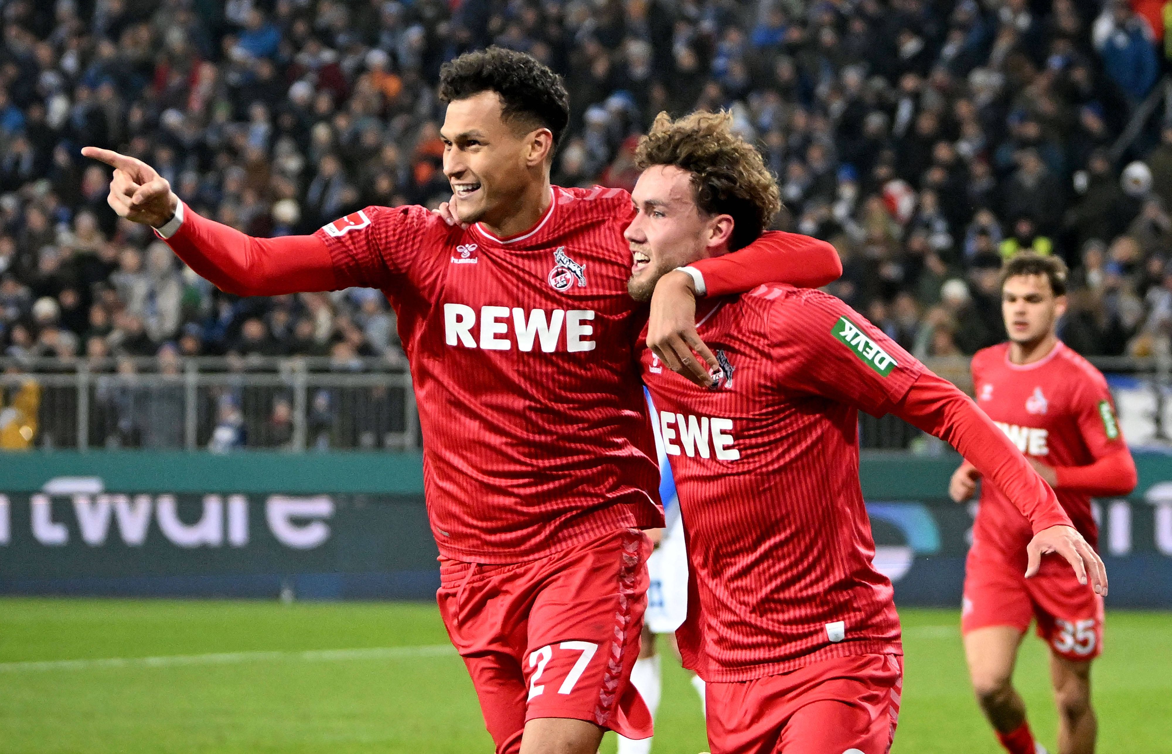 Köln feiert den Sieg gegen Darmstadt.