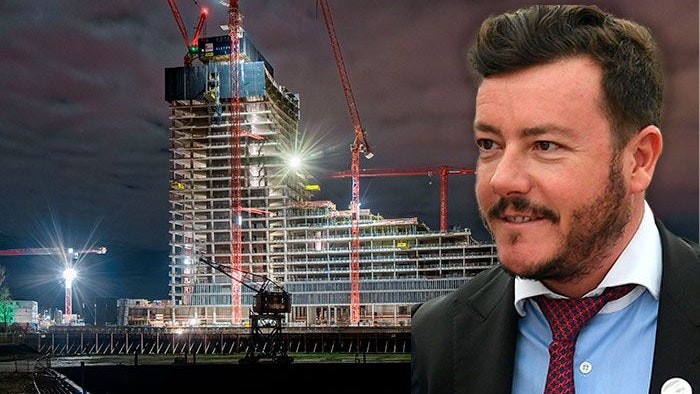 René Benko muss Insolvenz anmelden – im Hintergrund der "Elbtower" in Hamburg. Die Baustelle steht still.
