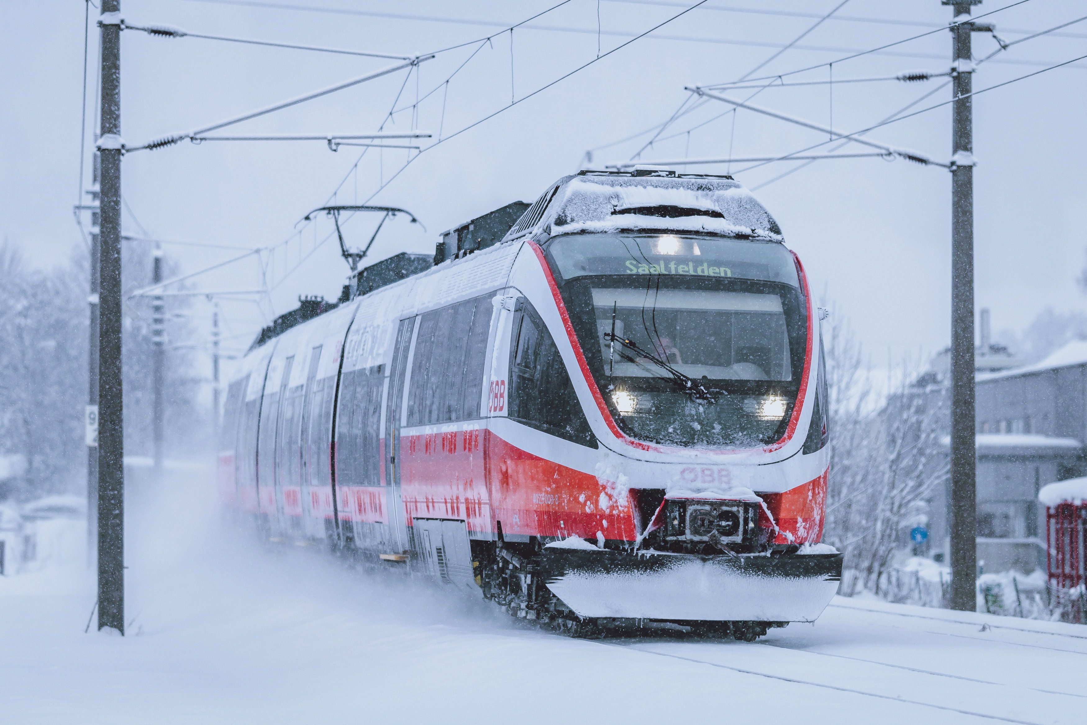 Strecken Gesperrt – Schnee-Chaos Legt Zugverkehr Lahm | Heute.at