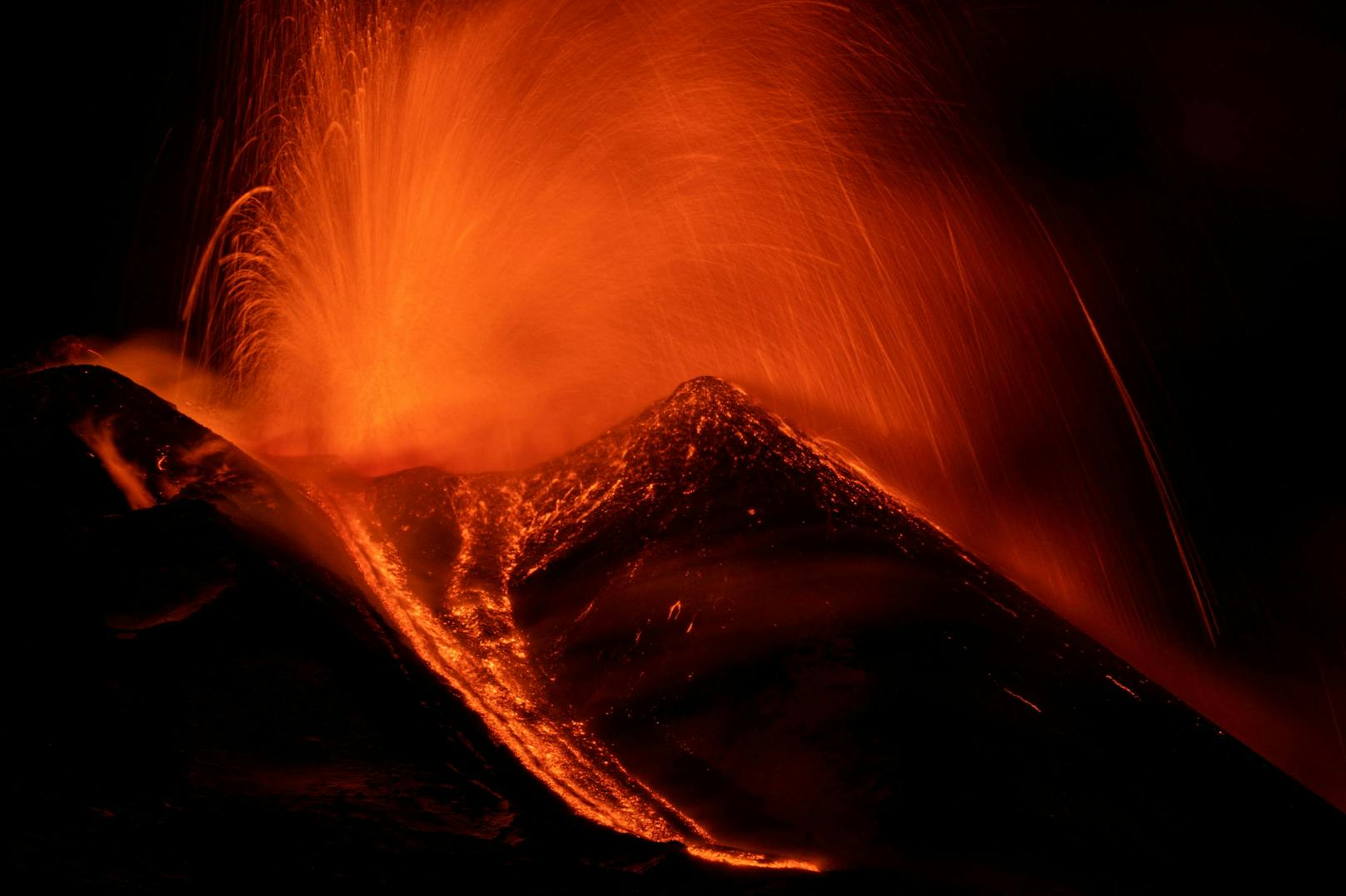 Er erhellte mit einer Lavaeruption den Nachthimmel.