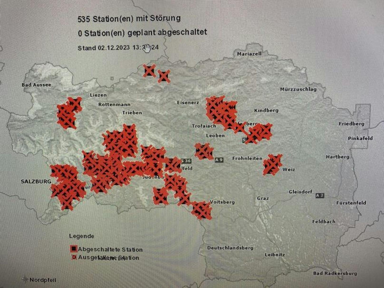 Schneemassen ließen Strommasten wie Streichhölzer knicken – die Energie Steiermark arbeitet auf Hochtouren an der Wiederherstellung der Versorgung (3. Dezember 2023).