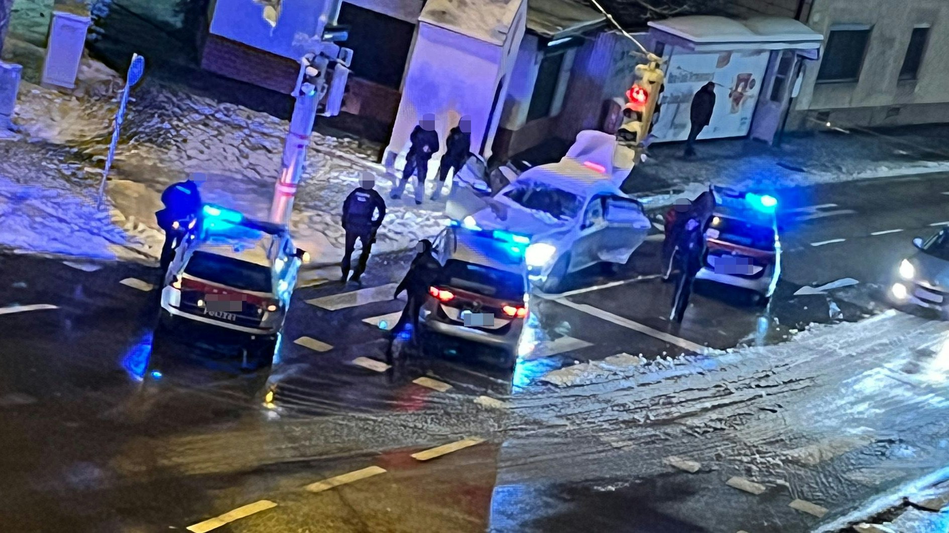 In dieser Straße kam es am späten Samstagabend zum kuriosen Polizei-Einsatz. Ein junger Mann wurde vorläufig festgenommen.