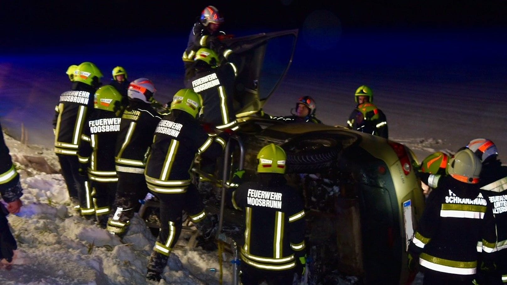 Auf der L150 zwischen Unterwaltersdorf und Moosbrunn kam es Samstagabend zu einem Unfall. 