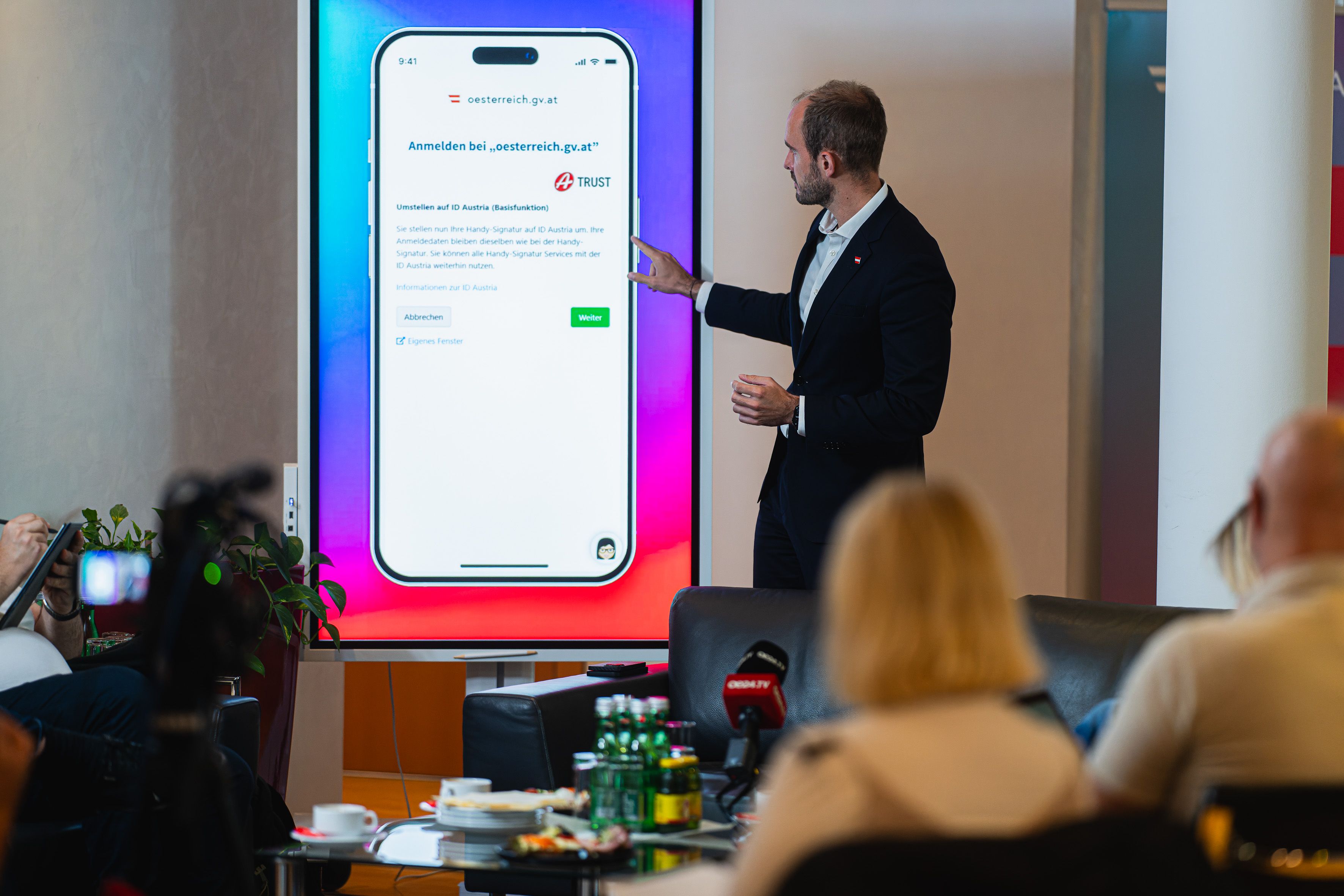 Digitalisierungs-Staatssekretär Florian Tursky erklärt Umstellung auf ID Austria