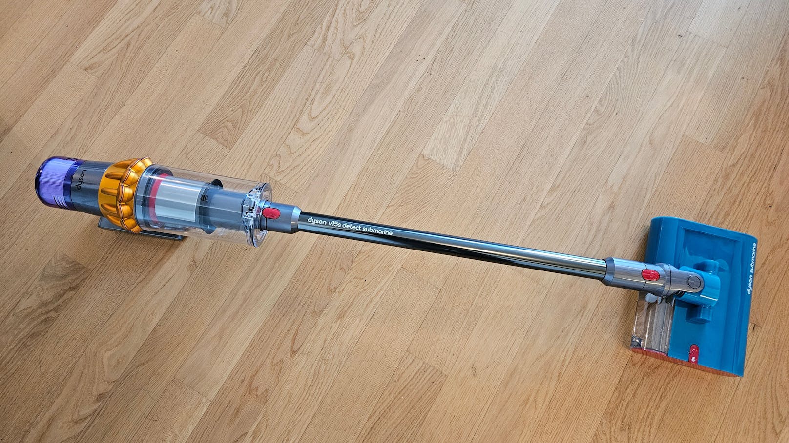 Das, gepaart mit den Stärken und dem Zubehör des Dyson V15, macht den Dyson V15s Detect Submarine zu einem Allzweck-Reiniger im Alltag, der es mit ...