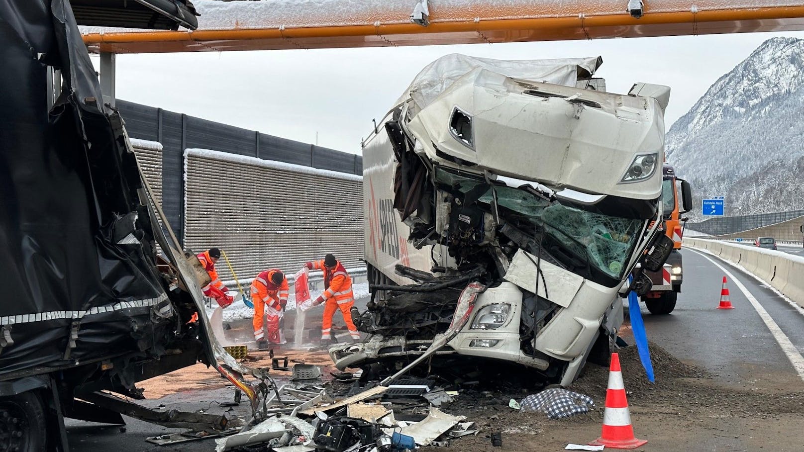 Weitere Eindrücke nach dem schweren Unfall. 