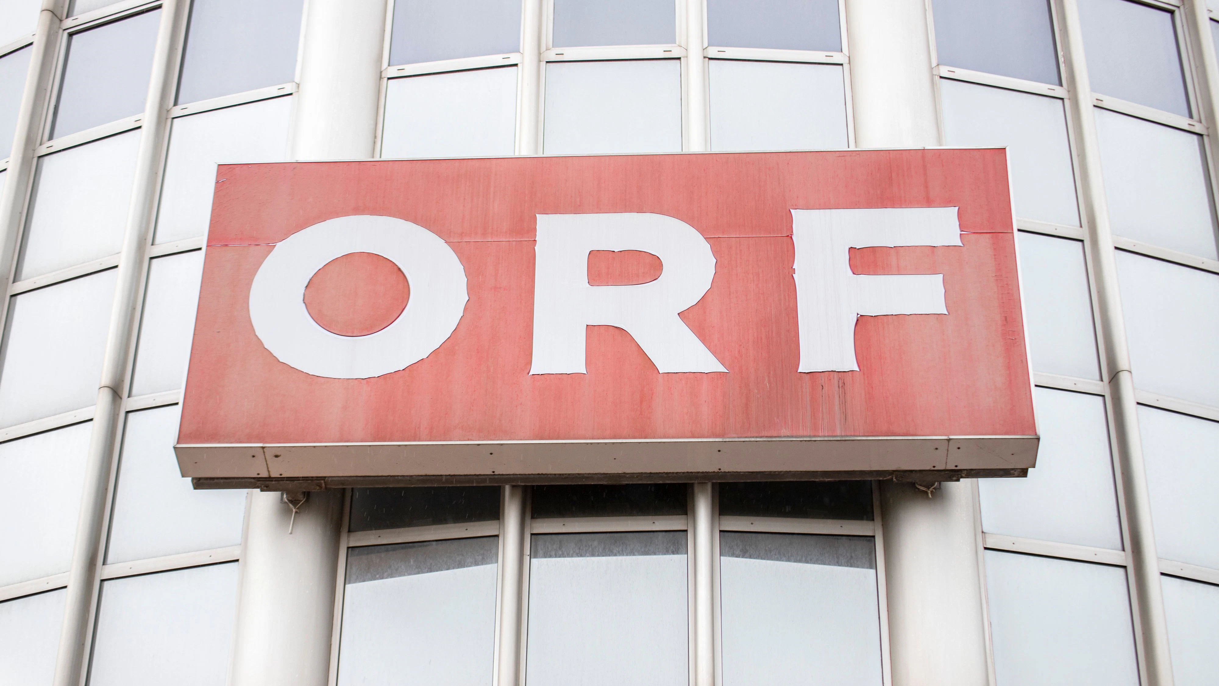 Download von www.picturedesk.com am 04.12.2023 (14:08).  ORF: Österreichischer Rundfunk. Im Bild: Schriftzug sowie Logo ,, ORF ". Wien, Österreich. 02.04.2023 // Austria: ORF: Austrian broadcast. Picture: Writing and logo ,,ORF". Vienna, Austria. April 02nd, 2023. - 20220402_PD23073 - Rechteinfo: Rights Managed (RM)