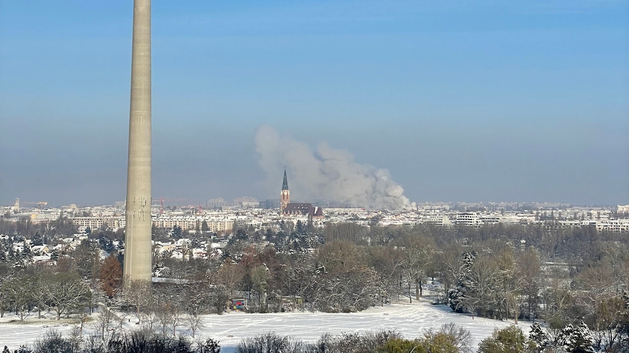 Heute.at - Rauchsäule über Wien – Großeinsatz für Feuerwehr
