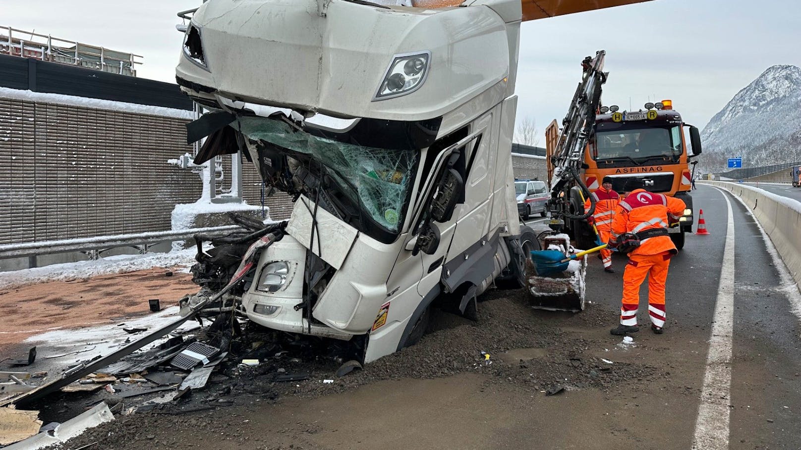 Weitere Eindrücke nach dem schweren Unfall. 