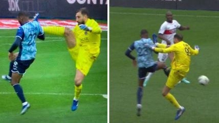 Donnarumma trifft den Gegenspieler mit dem Schuh im Gesicht.