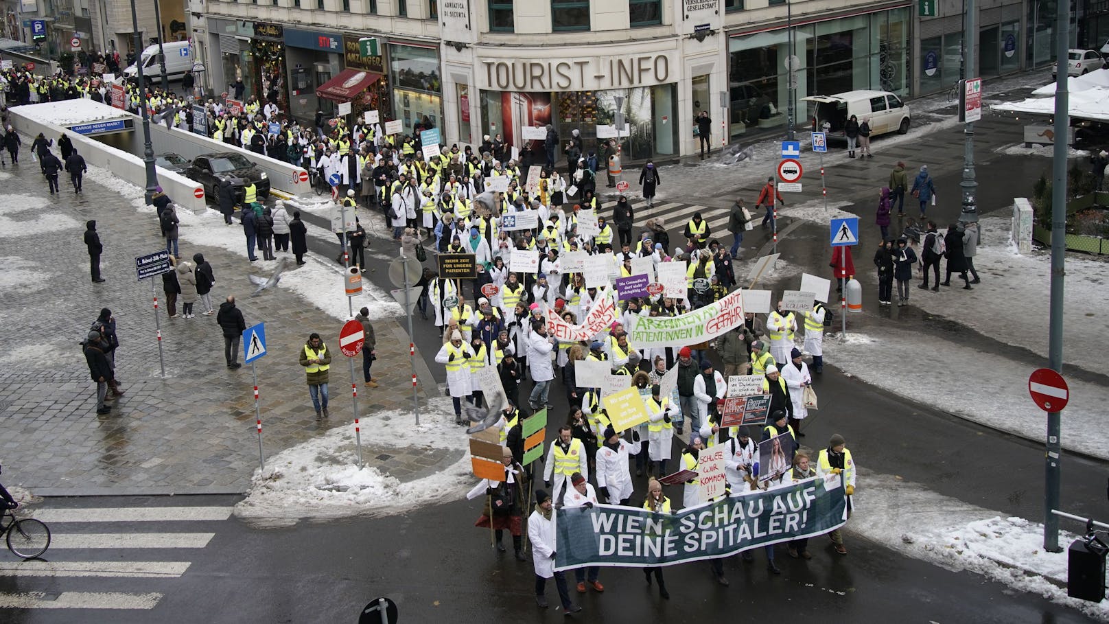 Die Wiener Spitalsangestellten marschierten am 4. Dezember durch die Innenstadt.