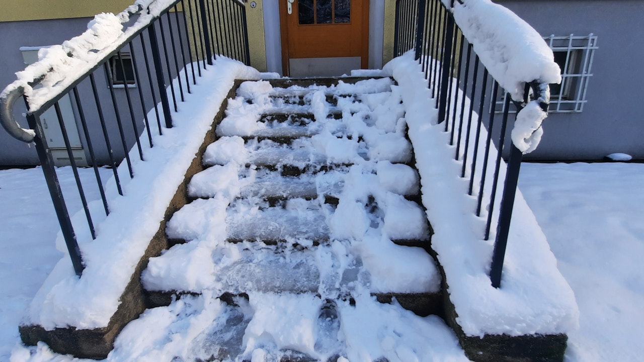 Heute.at - Nix geräumt – Wütende Anrainer packen nun selbst an